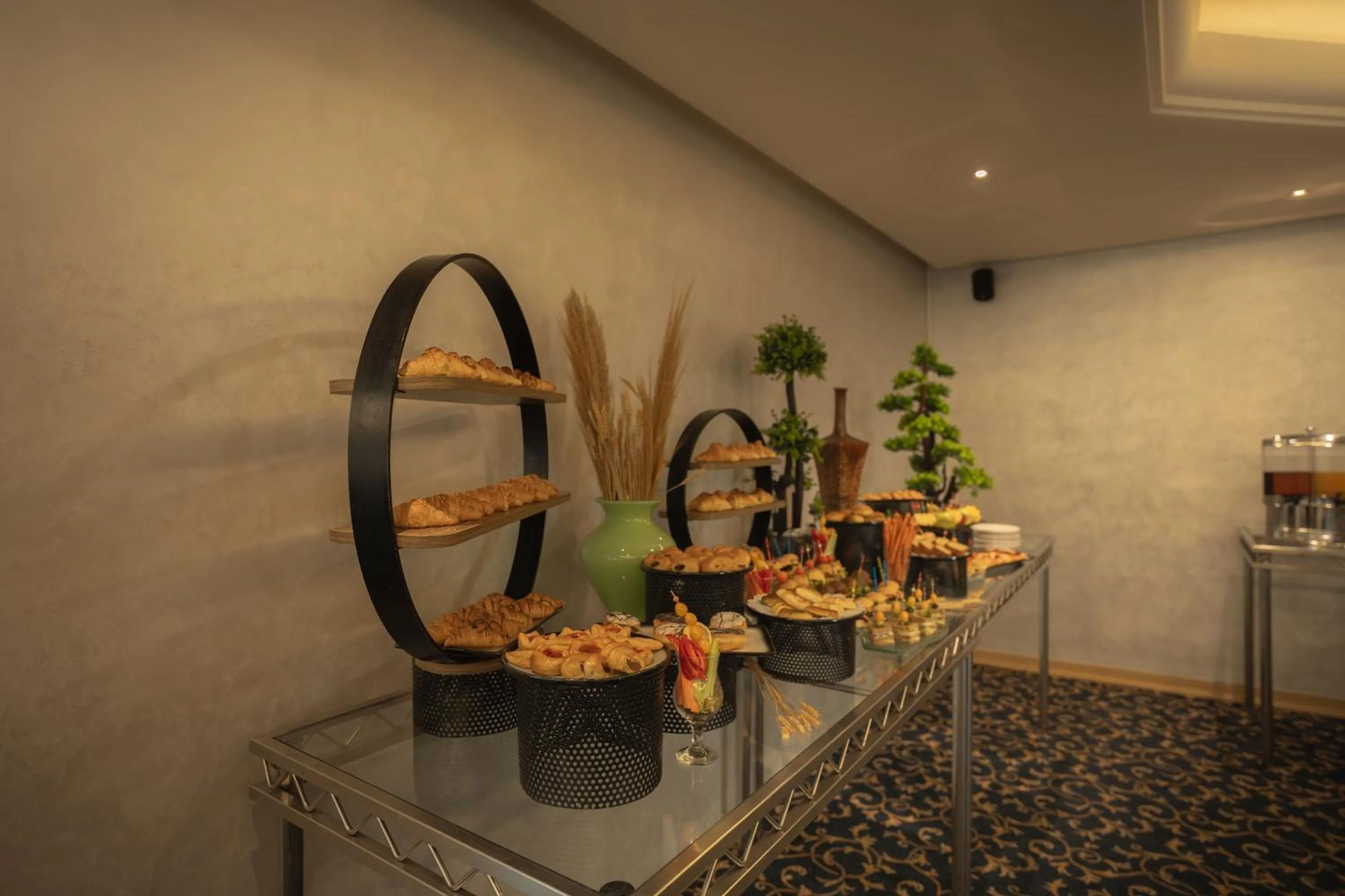 Food in Bristol Hotel