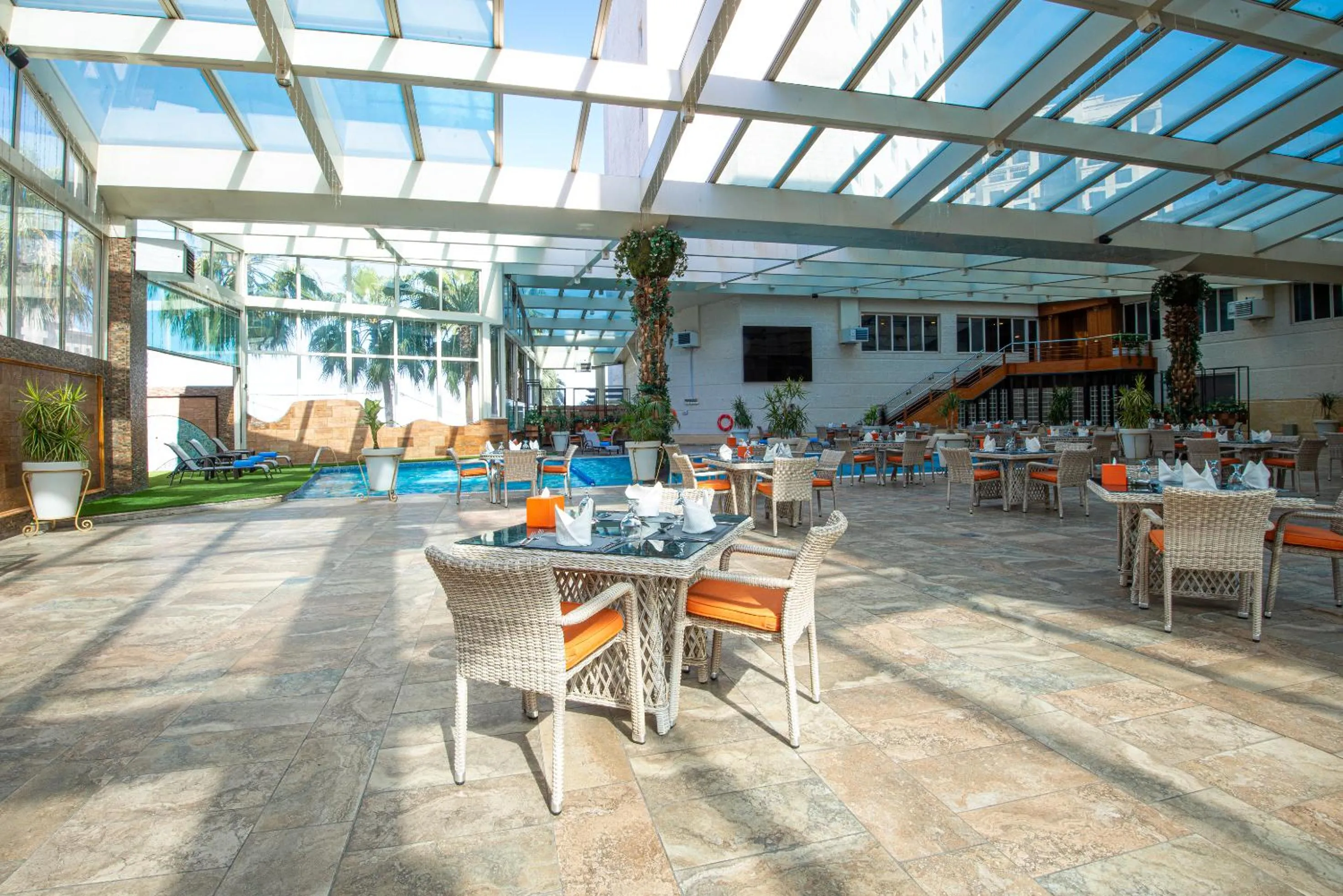 Restaurant/places to eat in Bristol Hotel