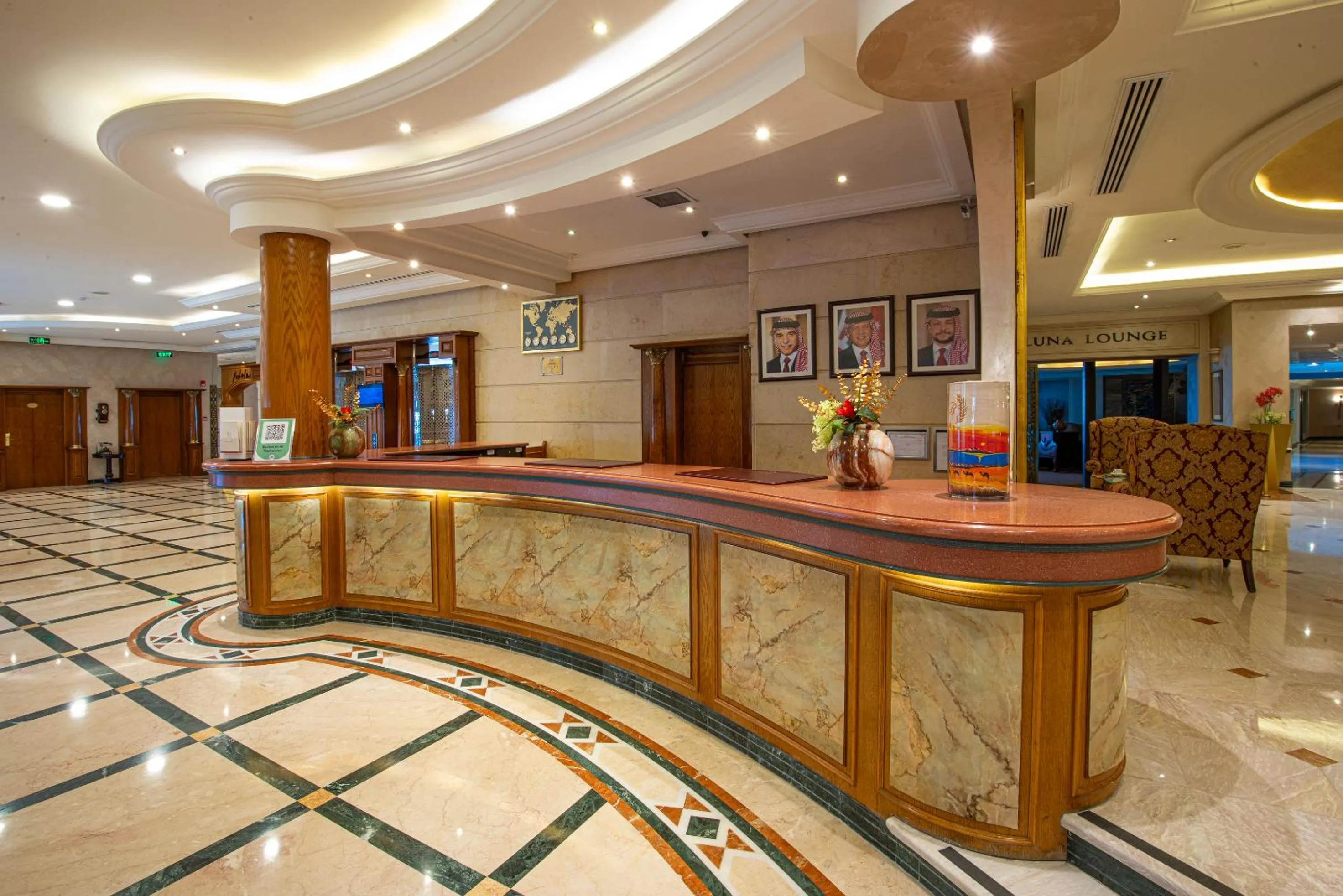 Lobby or reception in Bristol Hotel