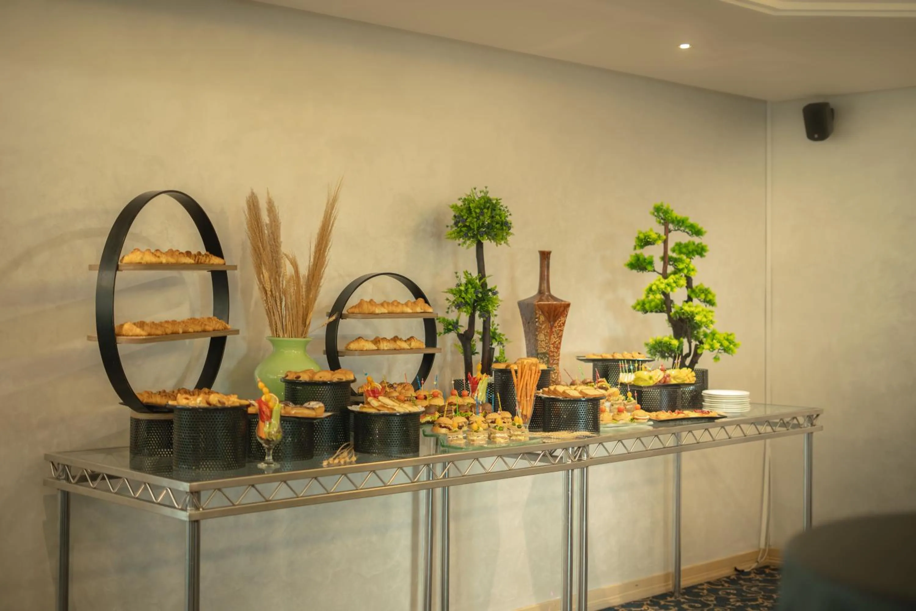 Food in Bristol Hotel