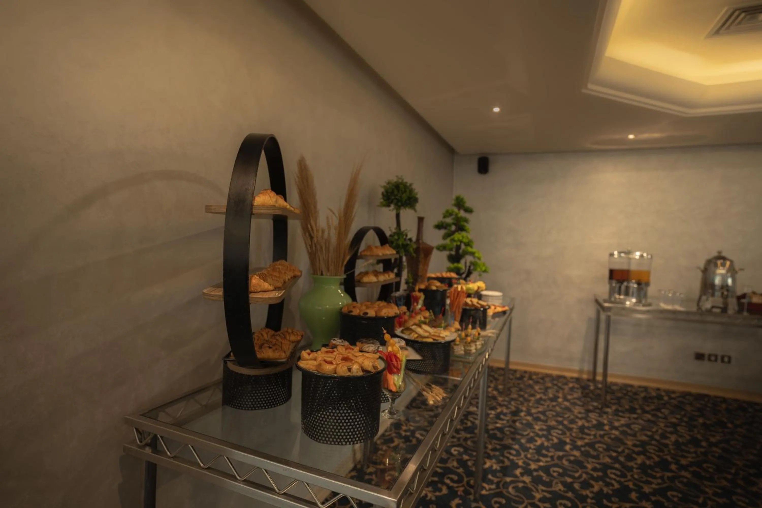 Food and drinks in Bristol Hotel