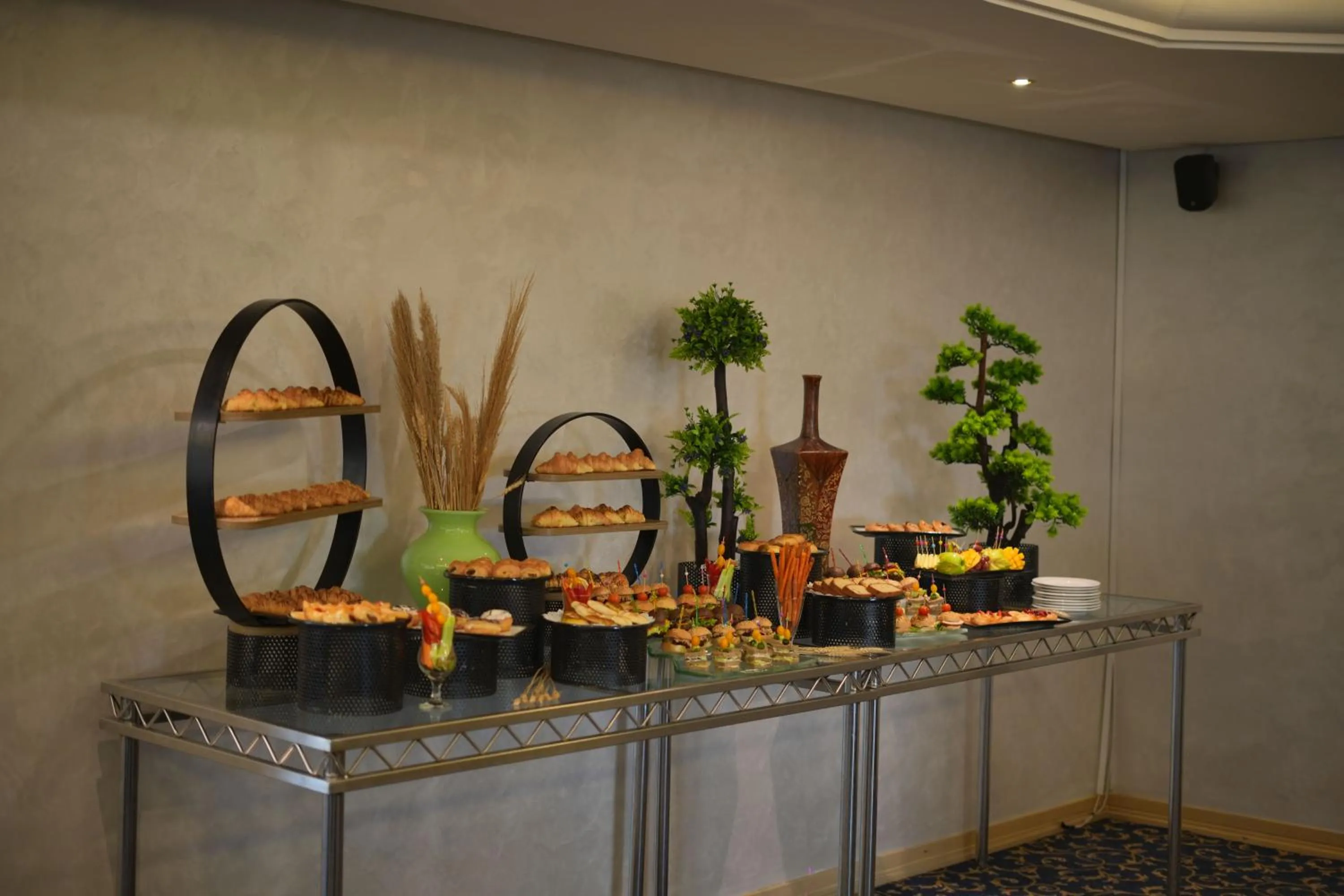 Food in Bristol Hotel