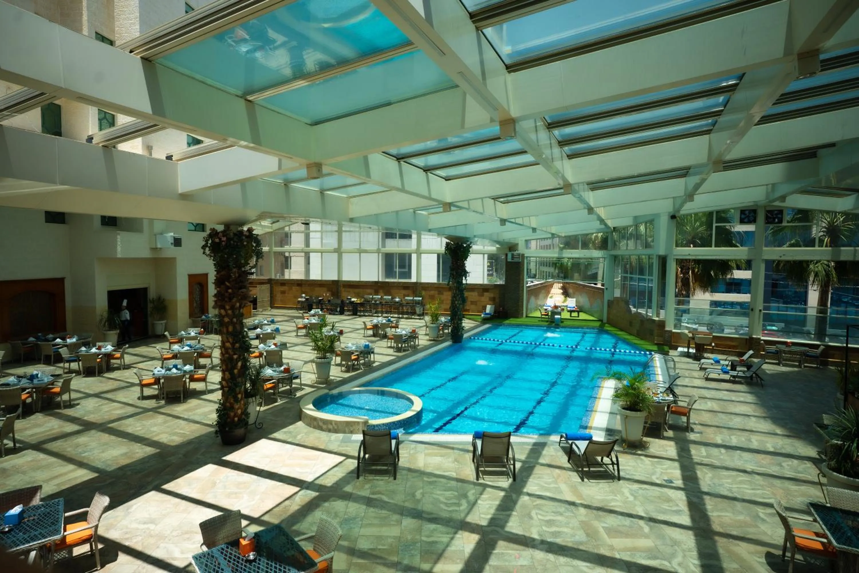 Swimming pool in Bristol Hotel