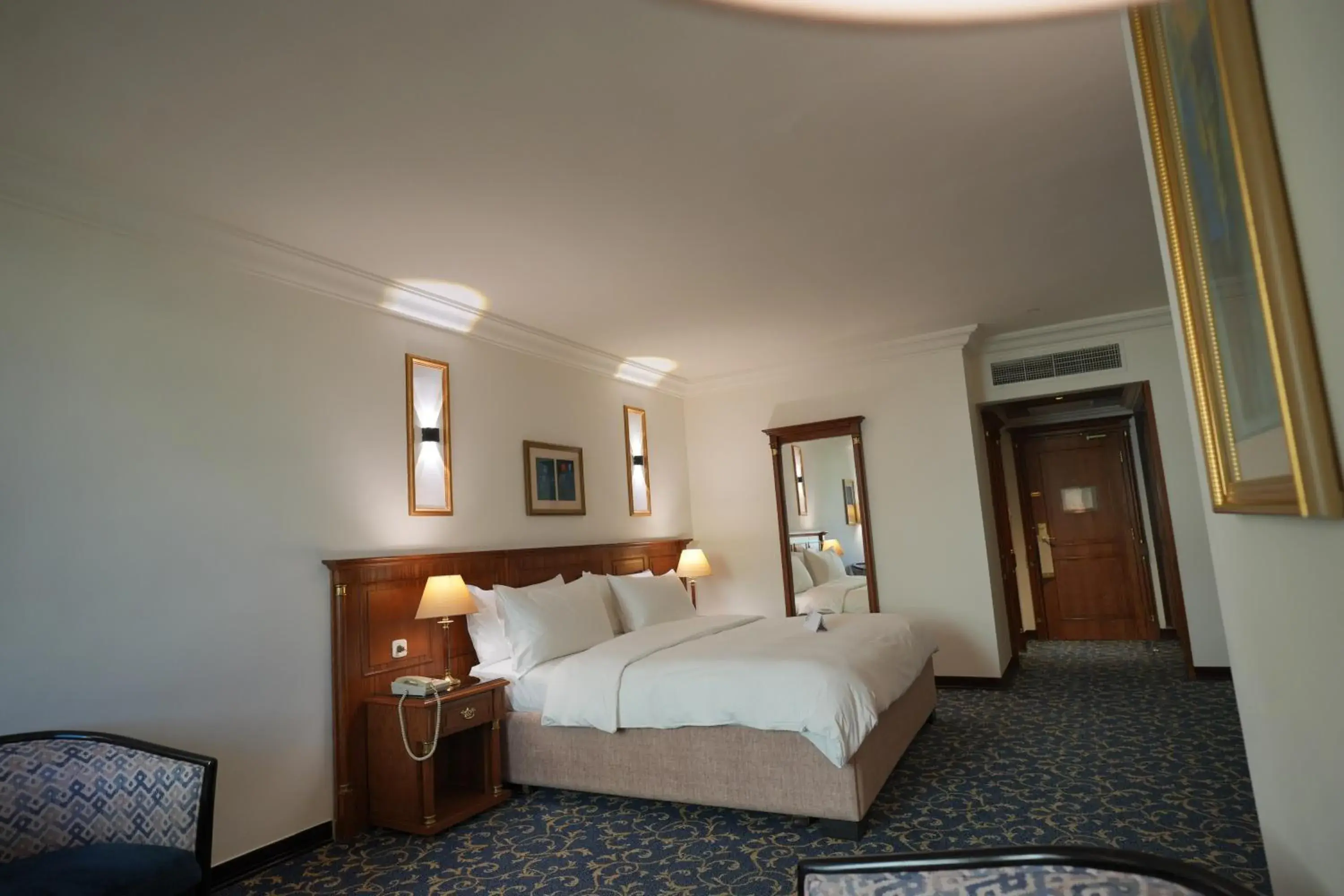 Junior Suite in Bristol Hotel Junior Suite in Bristol Hotel