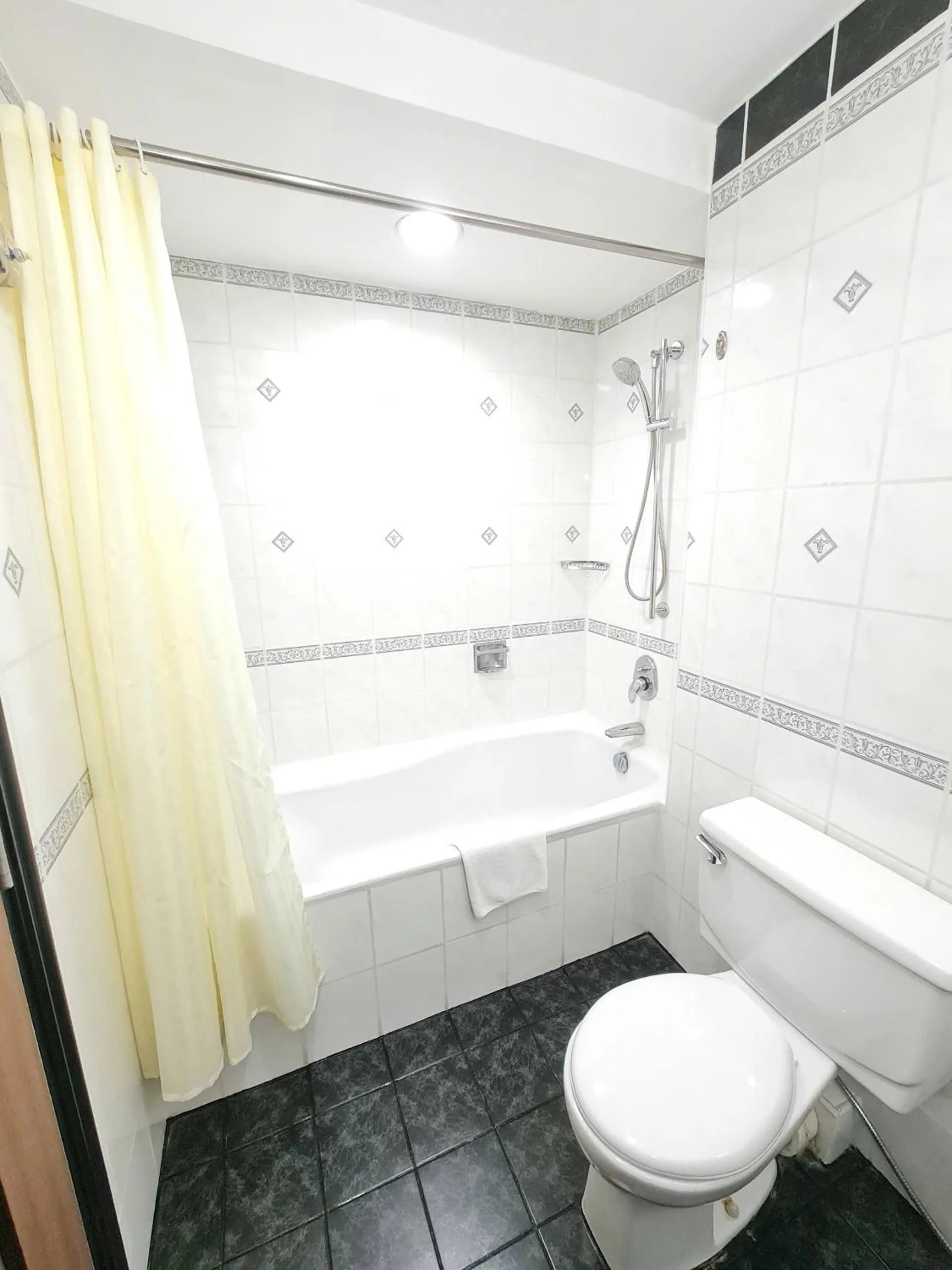Shower in Sunway Hotel Hanoi