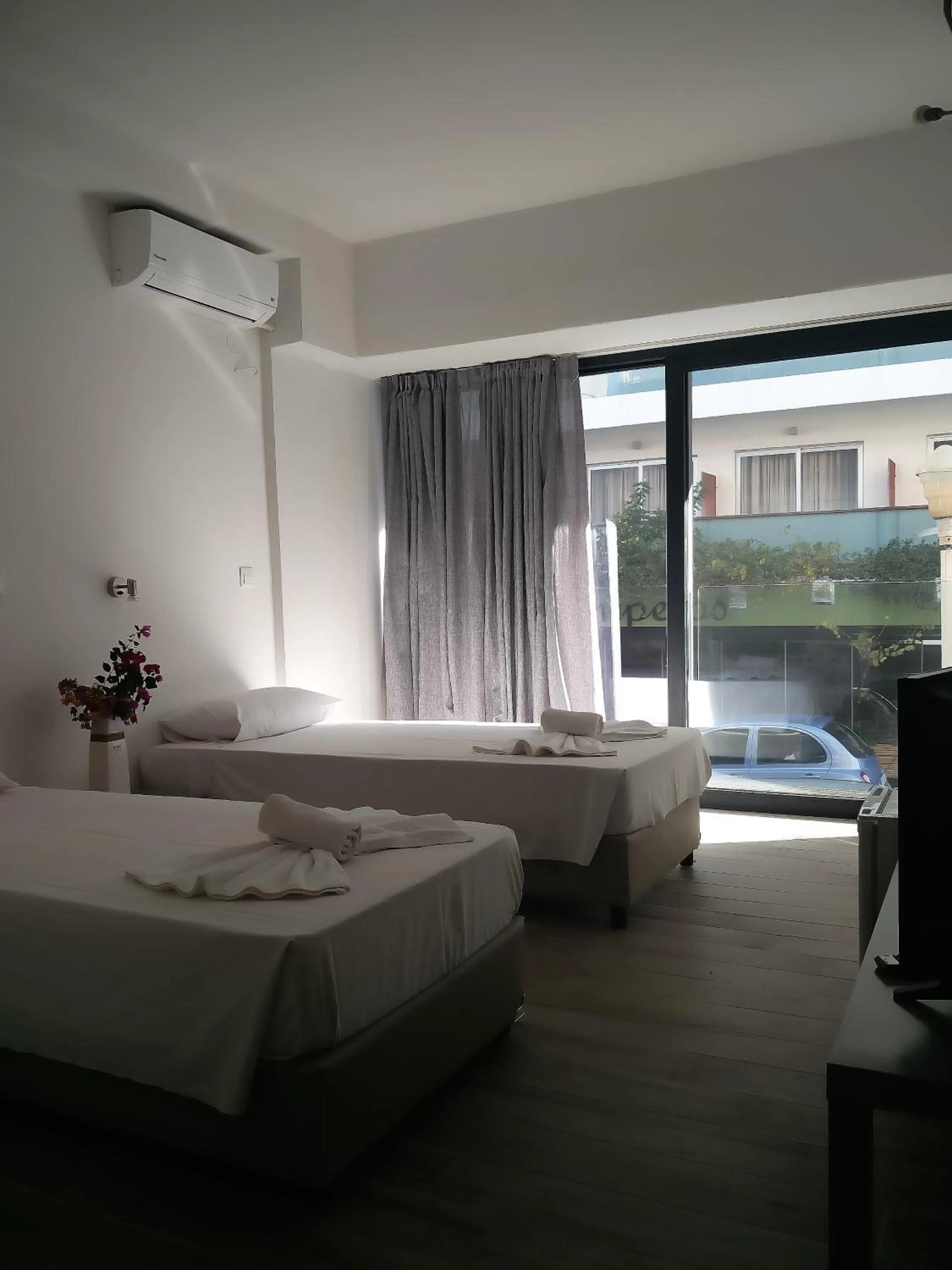 Photo of the whole room, Bed in New York Hotel