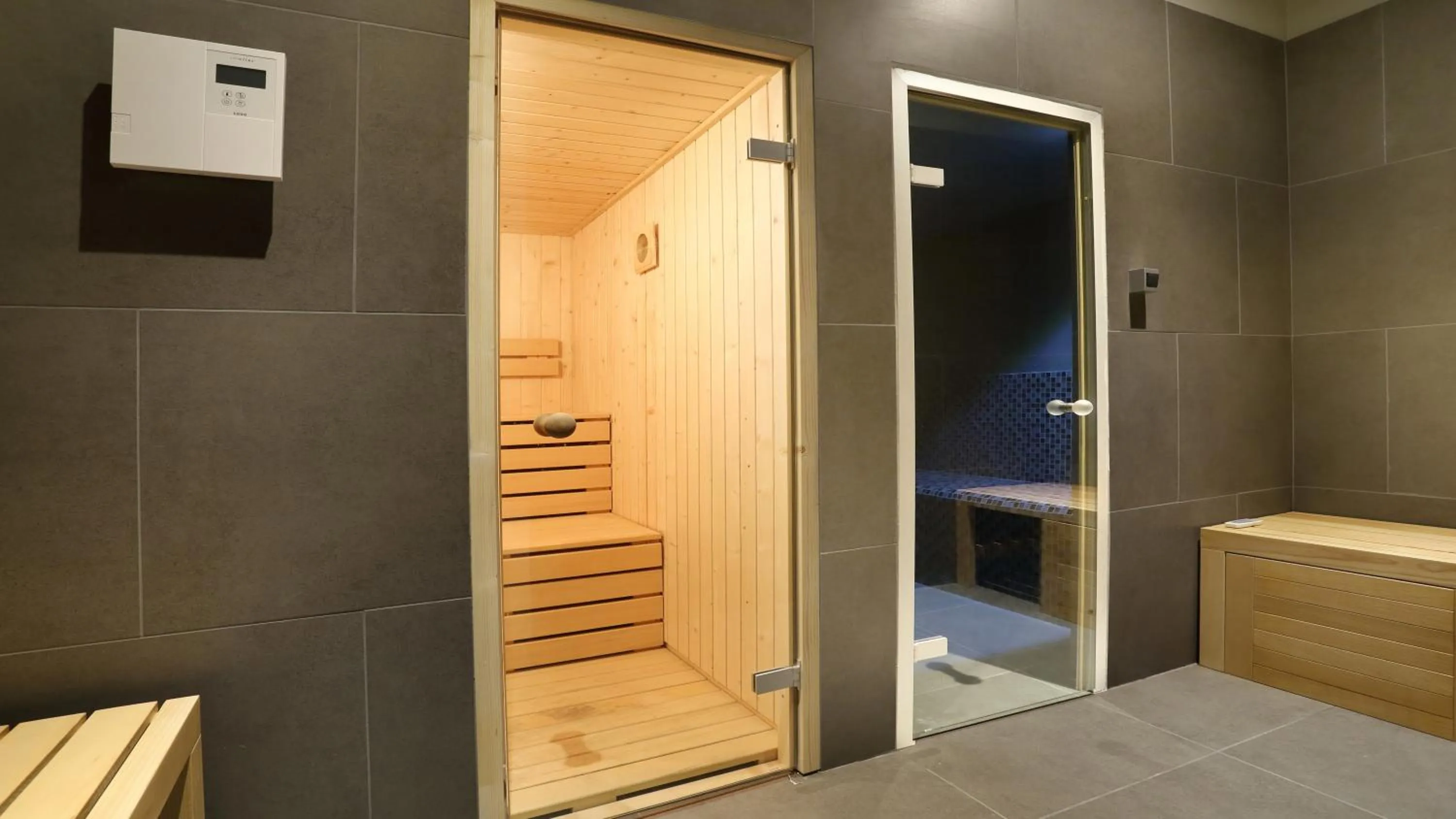Sauna, Bed in Villa M