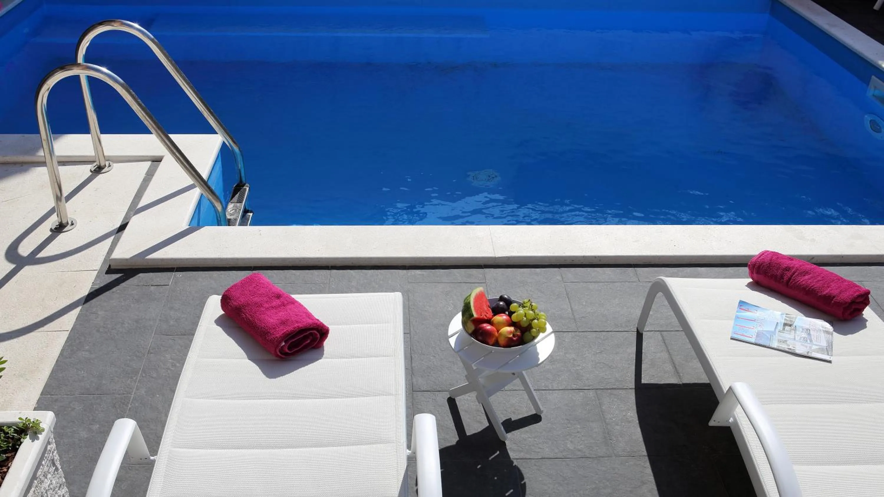 Swimming pool in Villa M