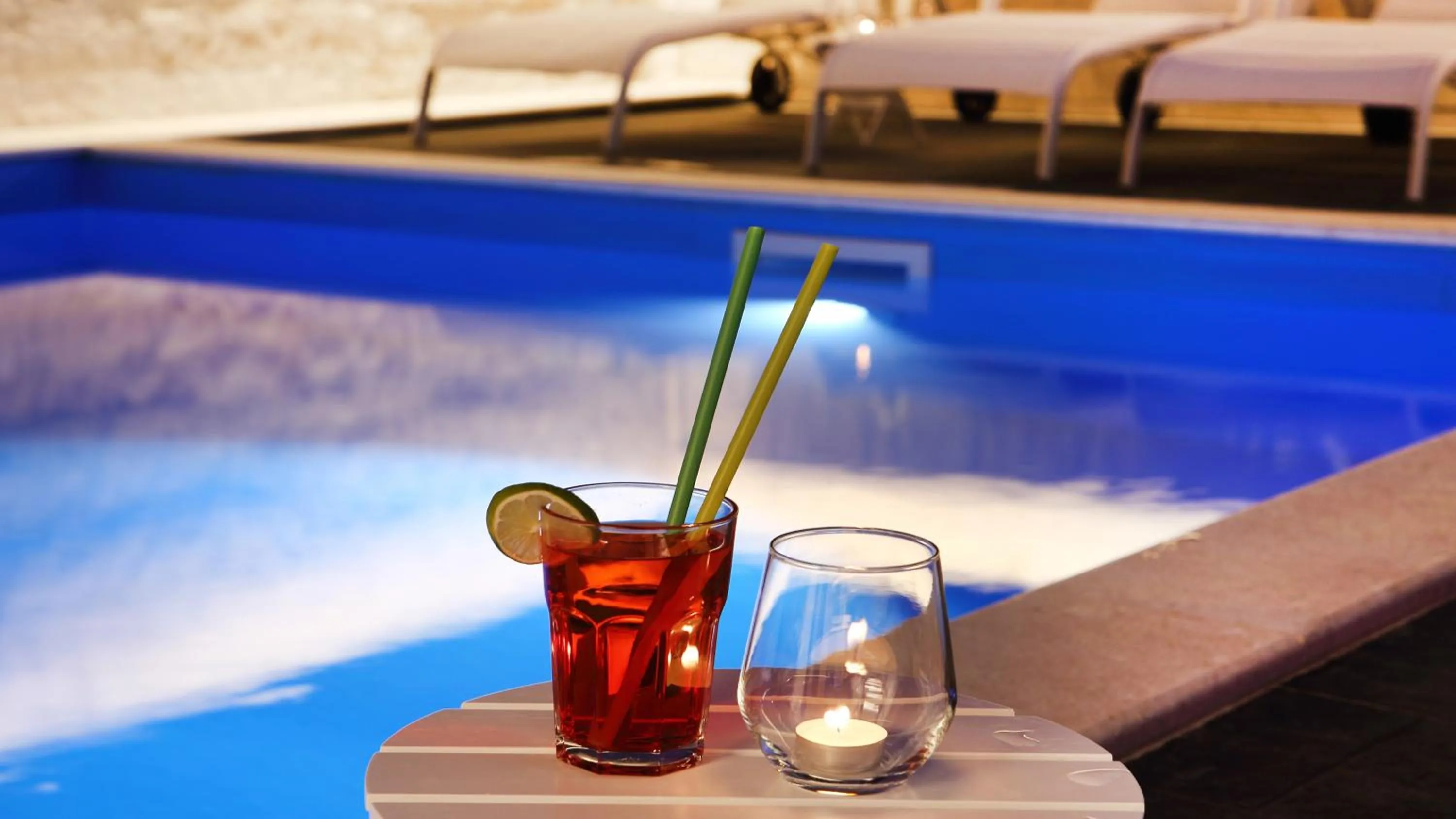 Swimming pool in Villa M