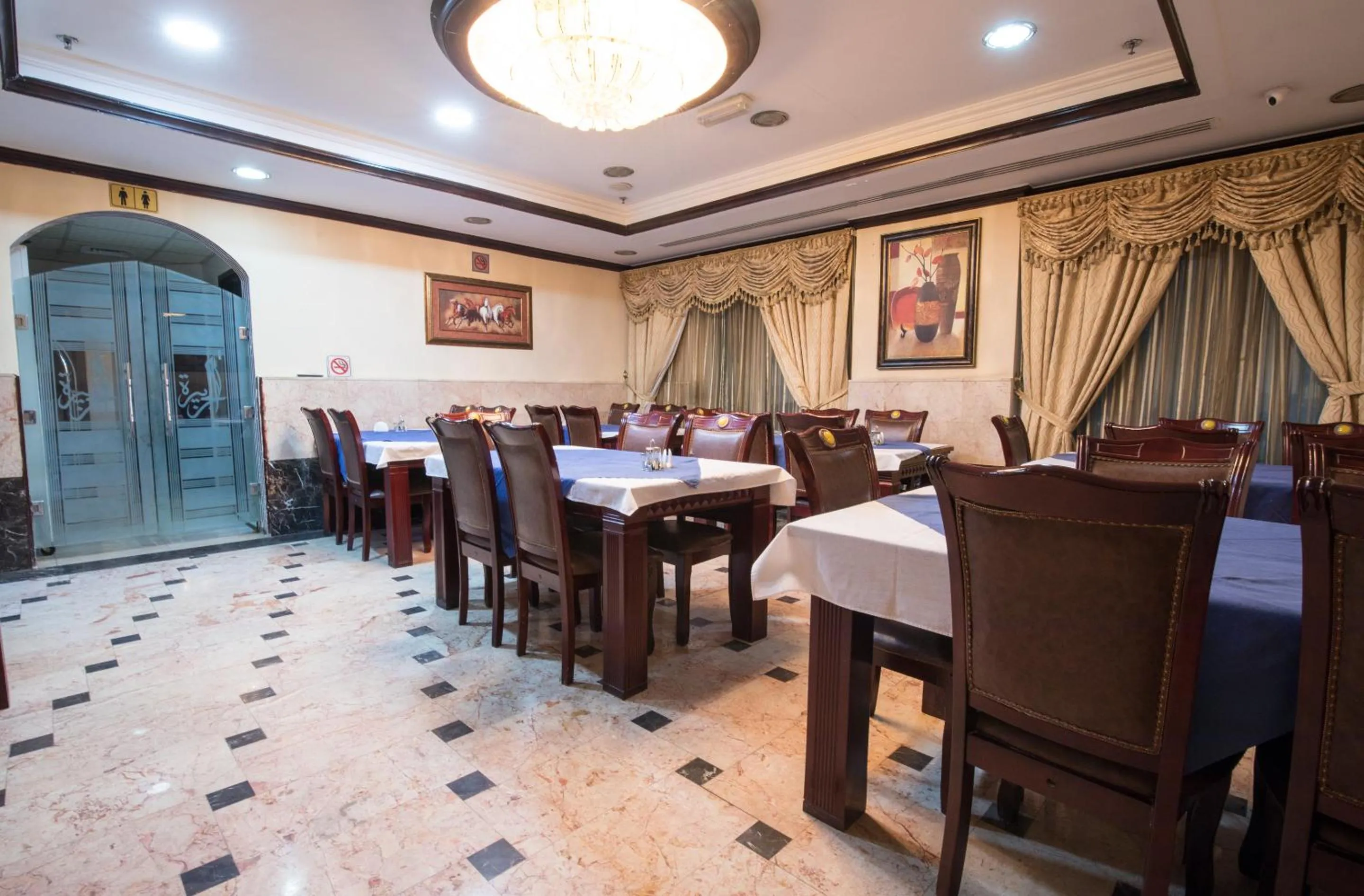 Restaurant/places to eat in Al Jazeerah Hotel