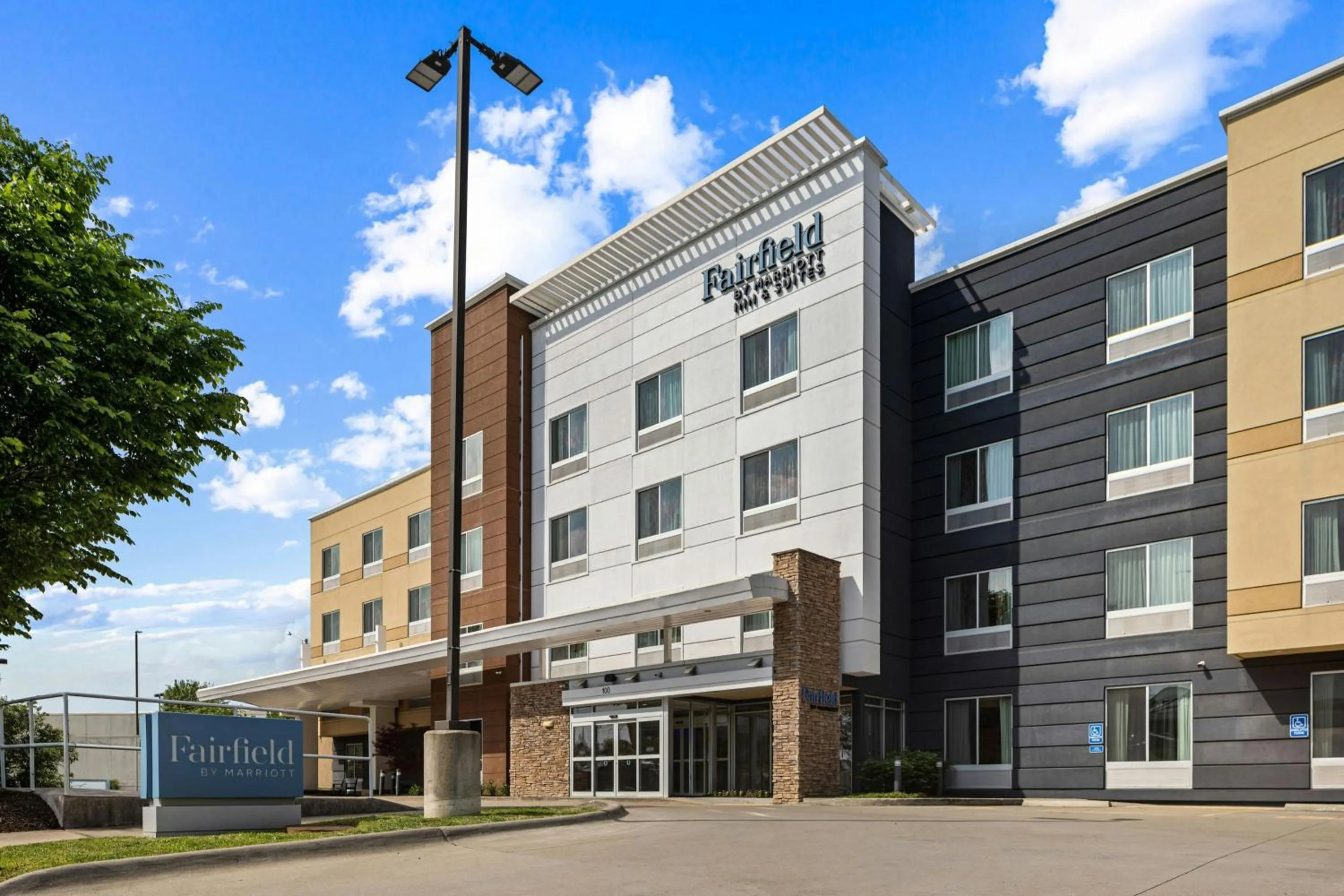 Property building in Fairfield Inn & Suites by Marriott Nashville Downtown-MetroCenter