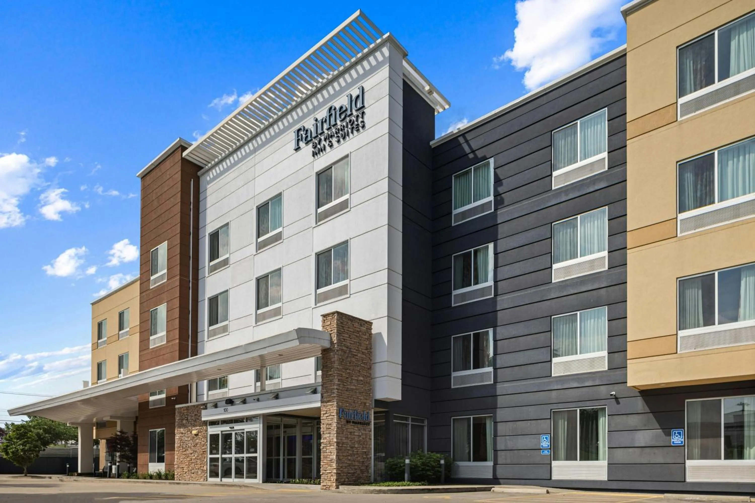 Property building in Fairfield Inn & Suites by Marriott Nashville Downtown-MetroCenter