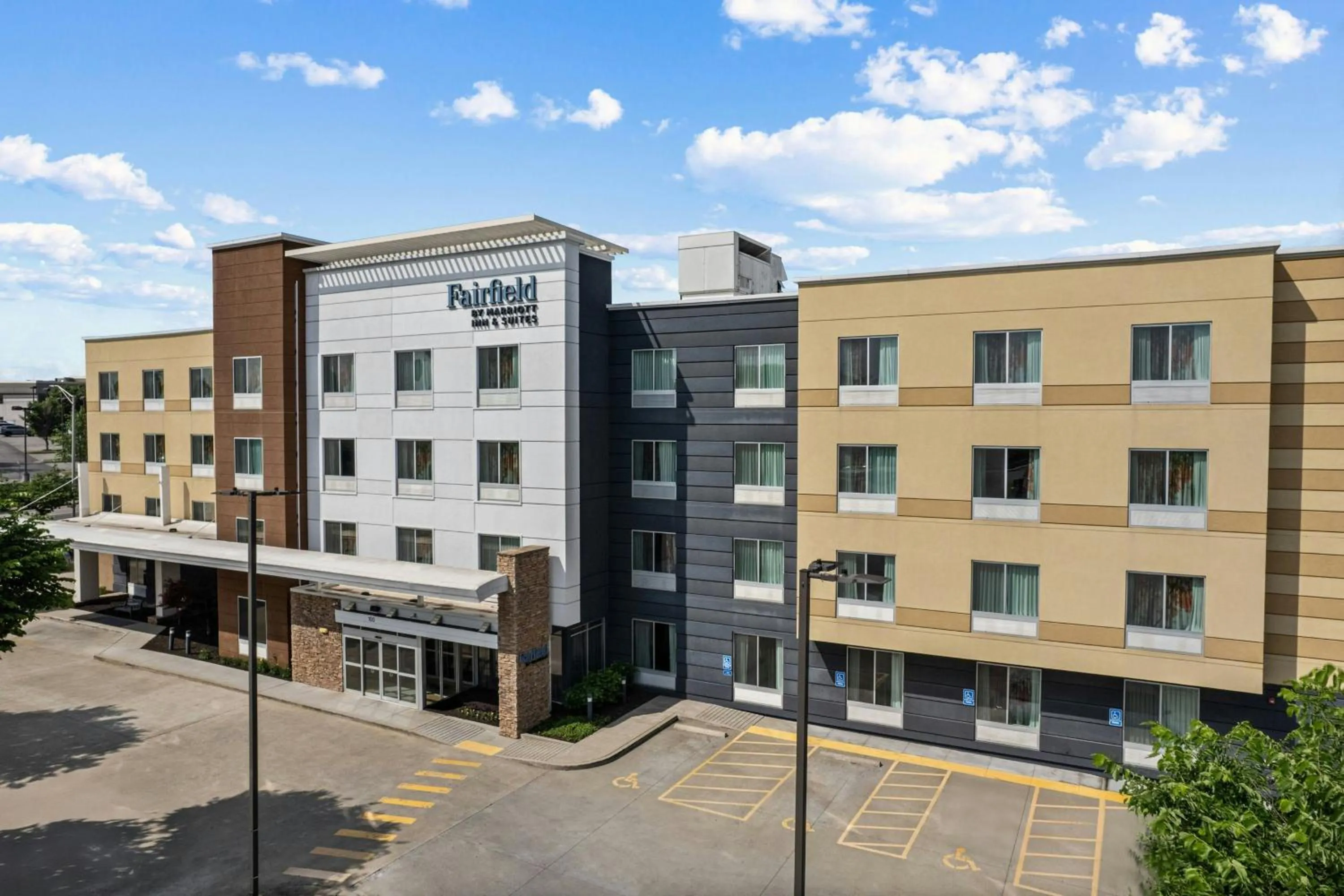 Property building in Fairfield Inn & Suites by Marriott Nashville Downtown-MetroCenter