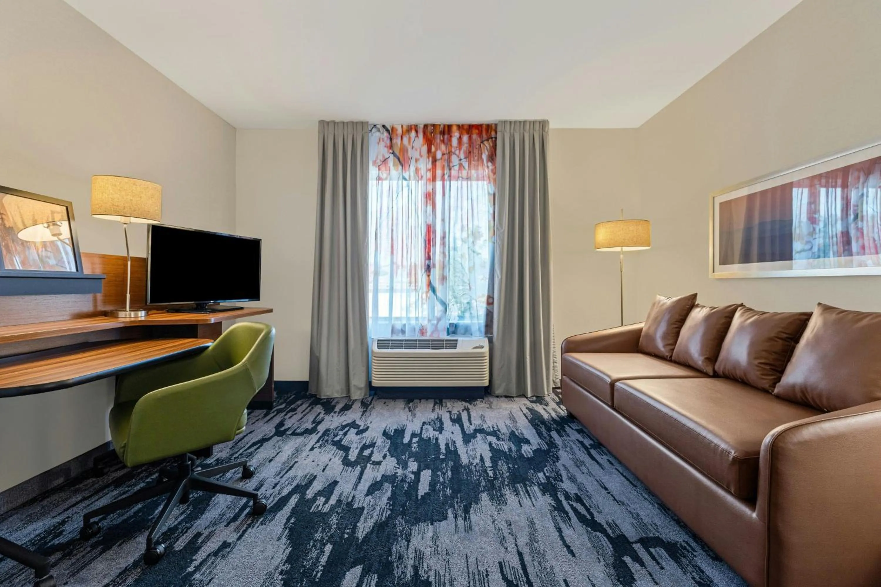 Living room in Fairfield Inn & Suites by Marriott Nashville Downtown-MetroCenter