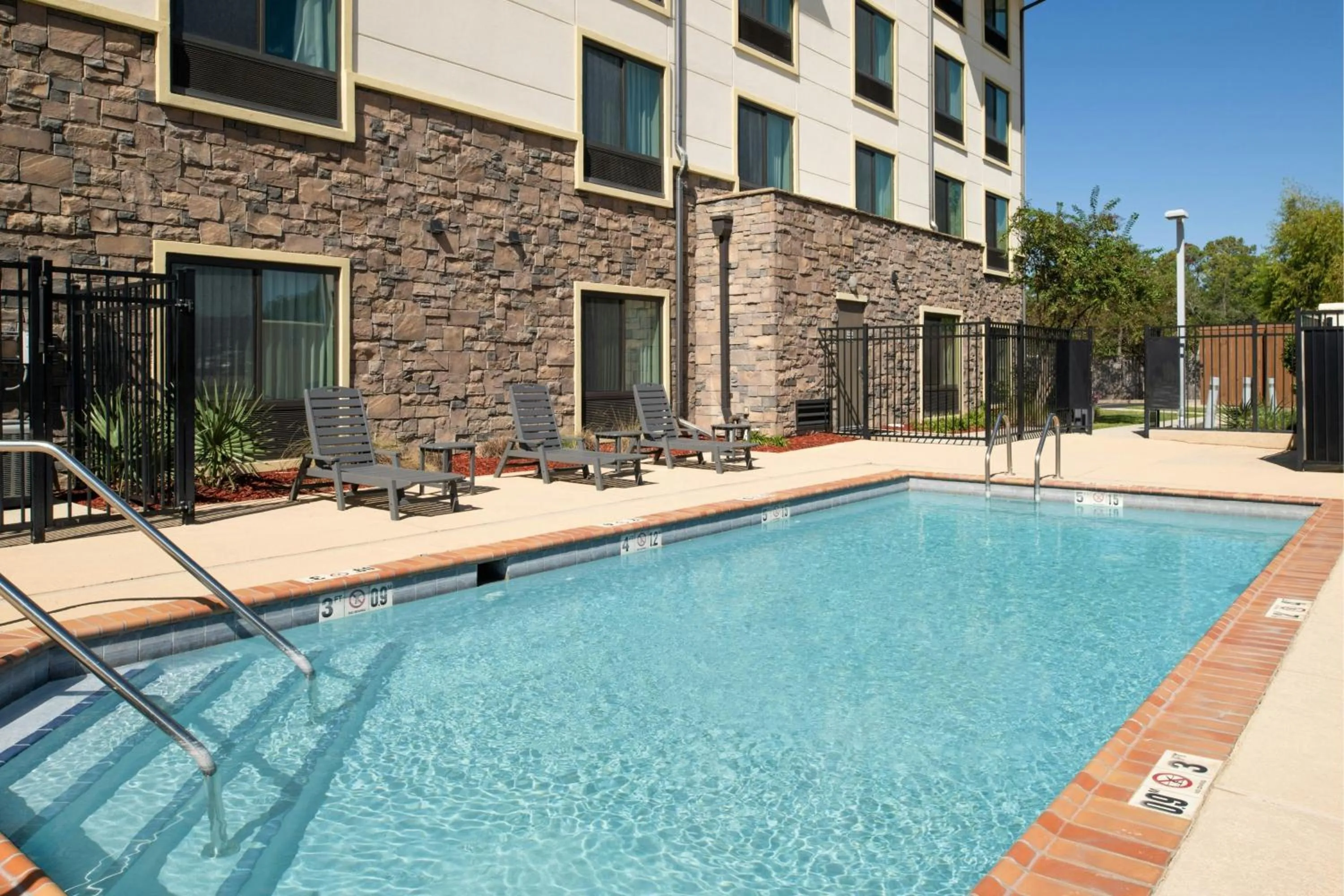 Swimming pool in TownePlace Suites by Marriott Slidell