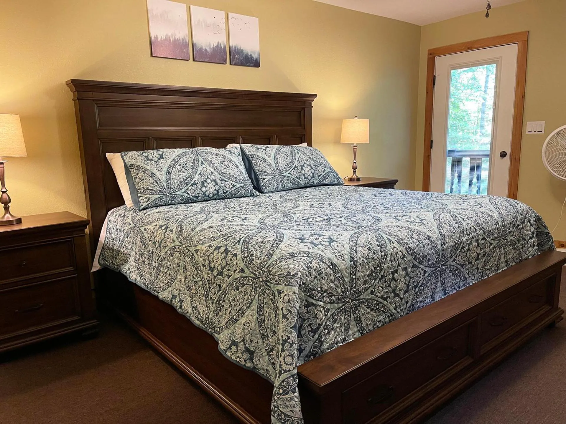 Bedroom, Bed in Marble Mountain Chalet