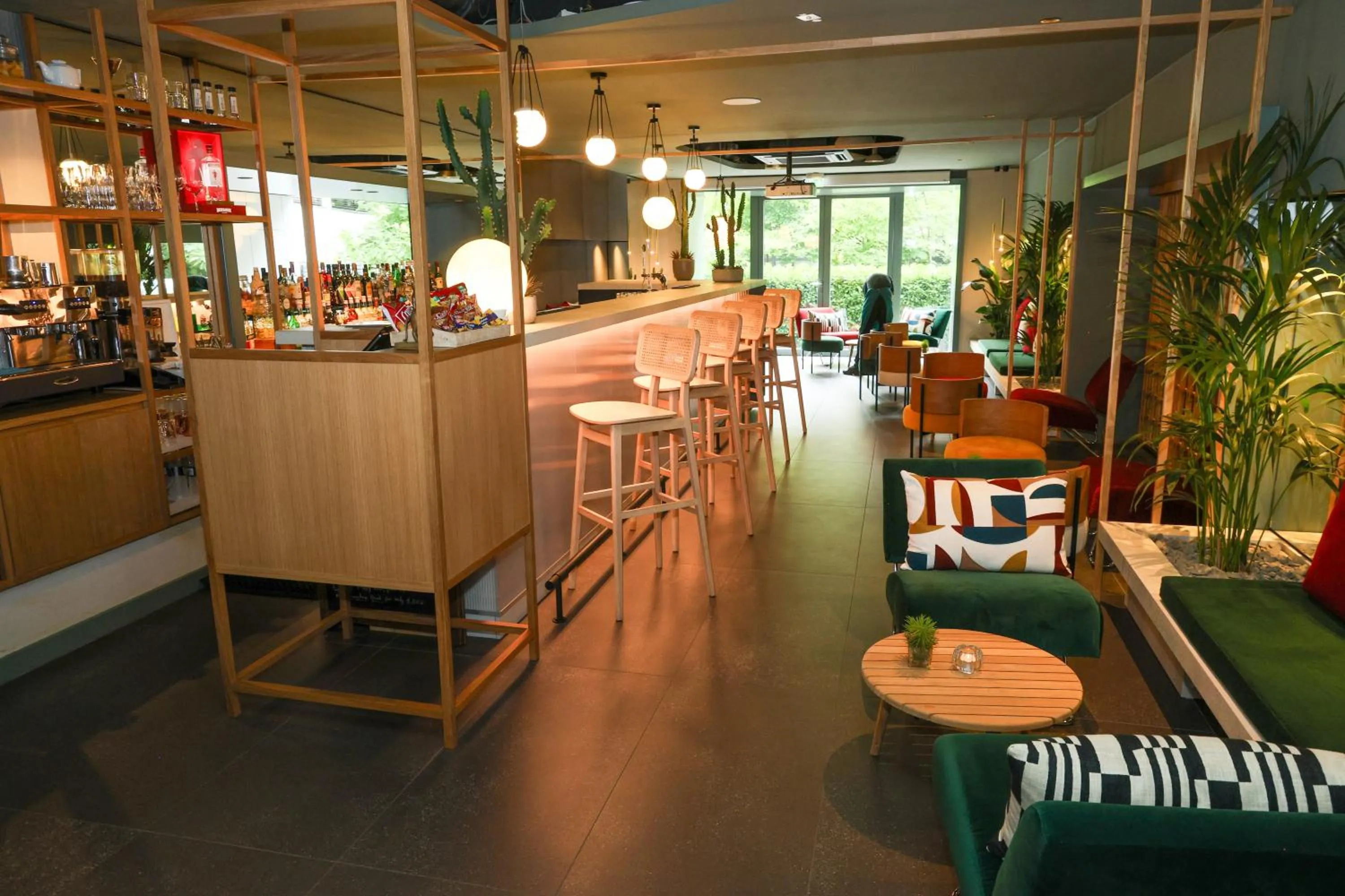 Lounge or bar in Hotel Gat Point Charlie