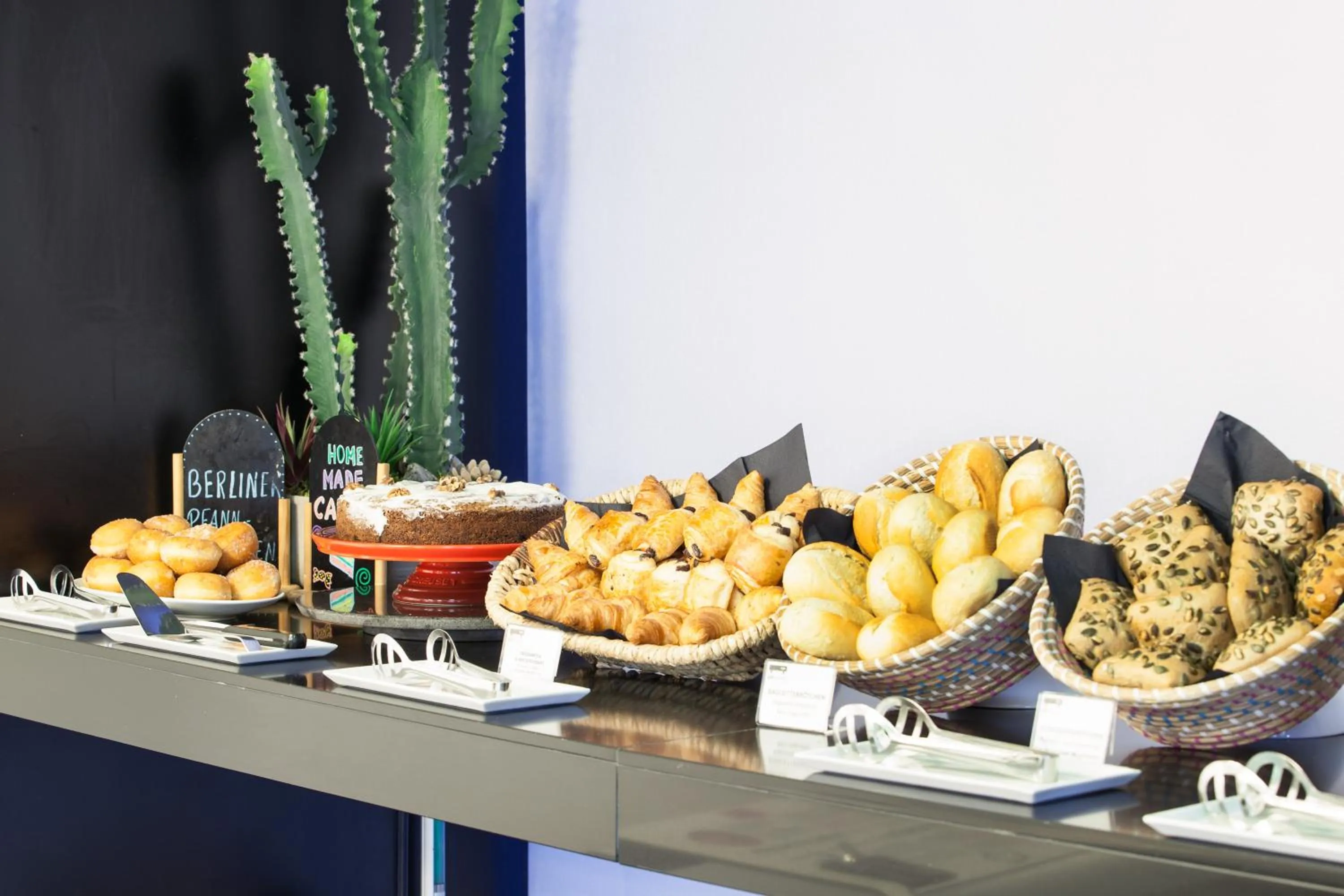 Breakfast in Hotel Gat Point Charlie