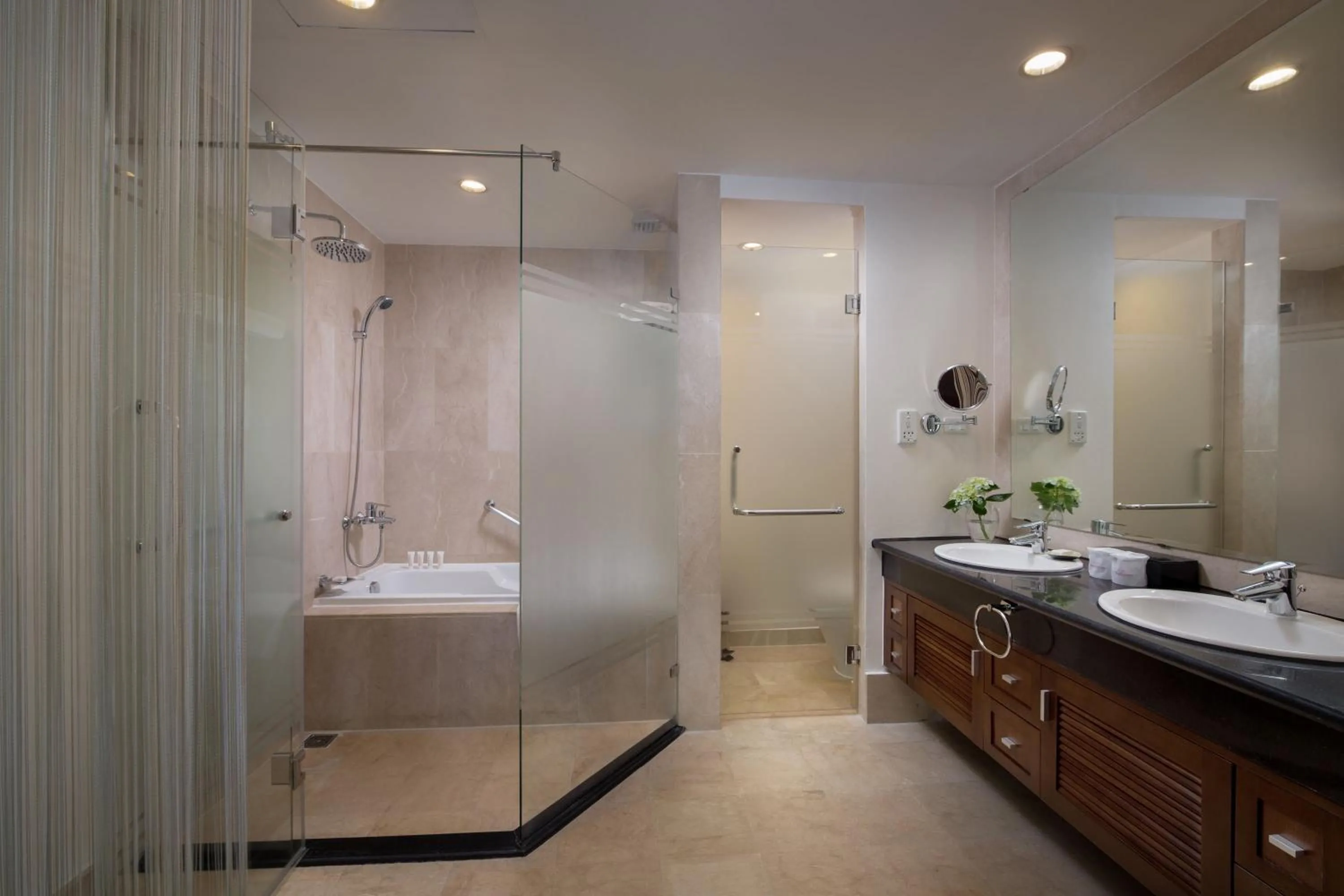 Shower in Fraser Suites Hanoi