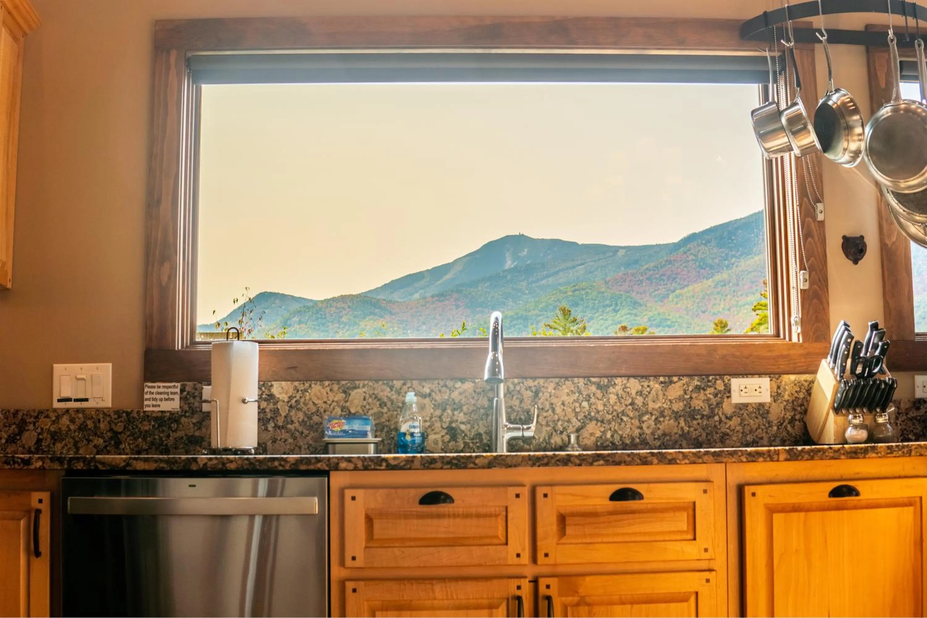 Kitchen or kitchenette in Lookout Mountain Chalet