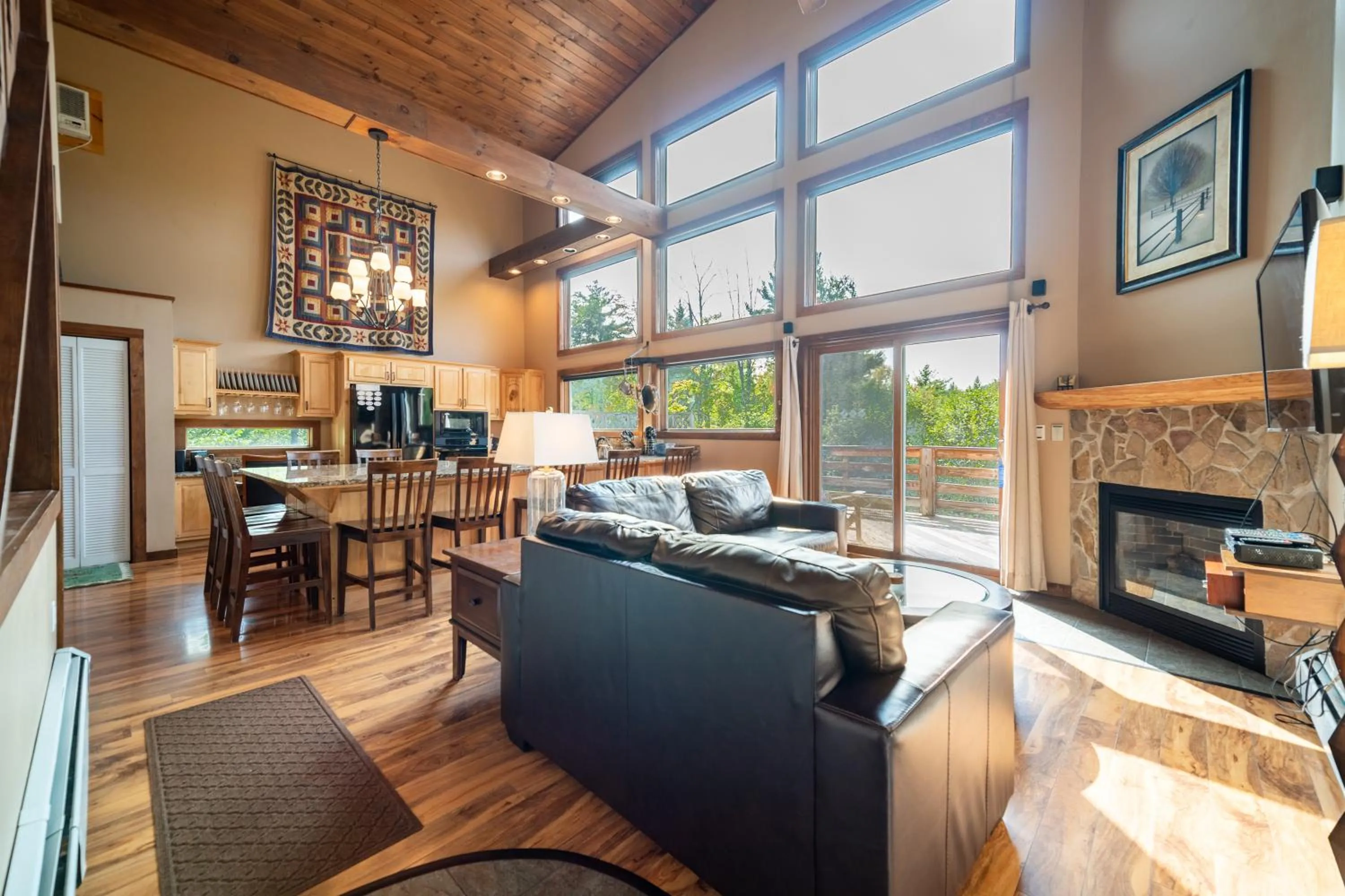 Kitchen or kitchenette in Lookout Mountain Chalet