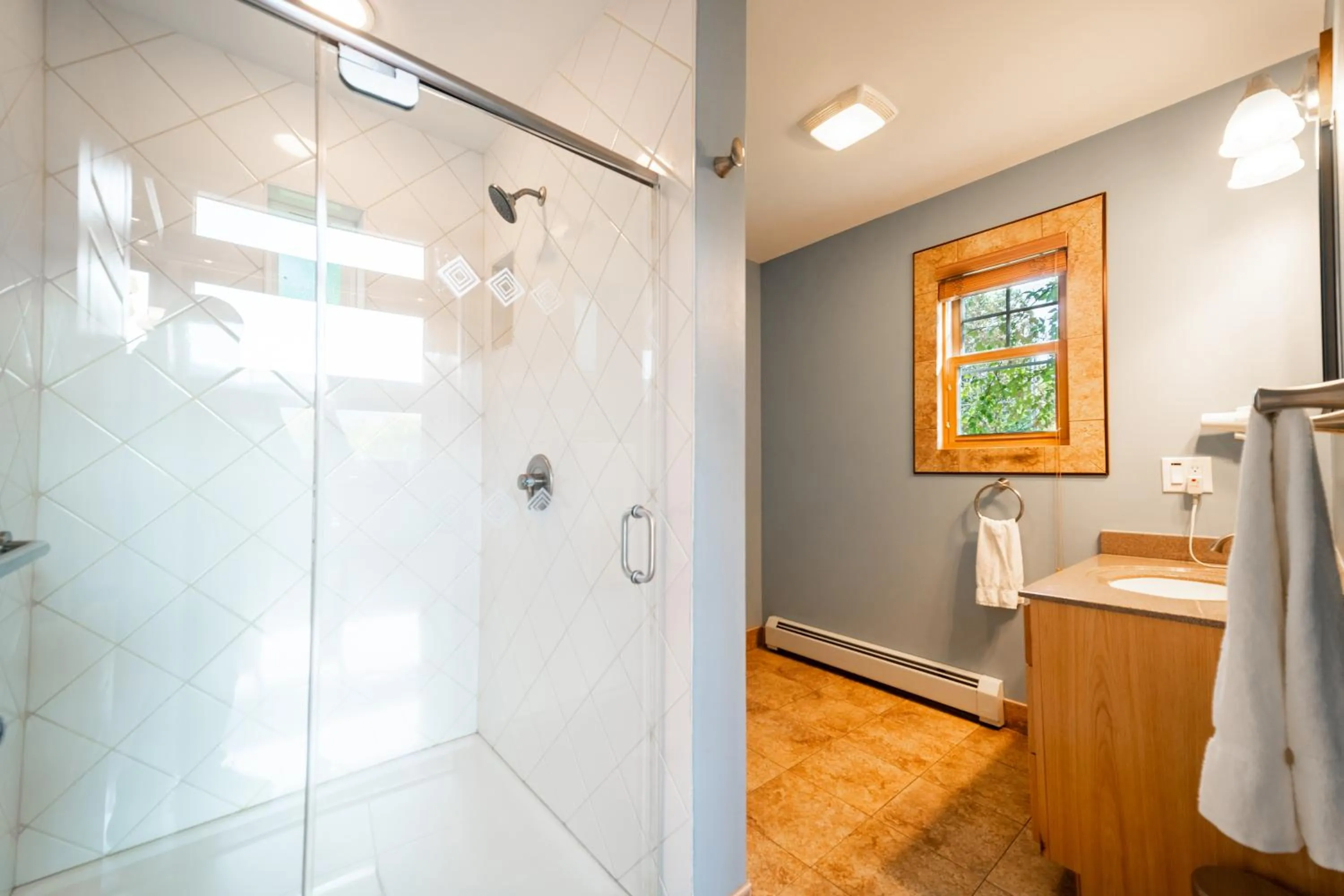 Shower in Lookout Mountain Chalet