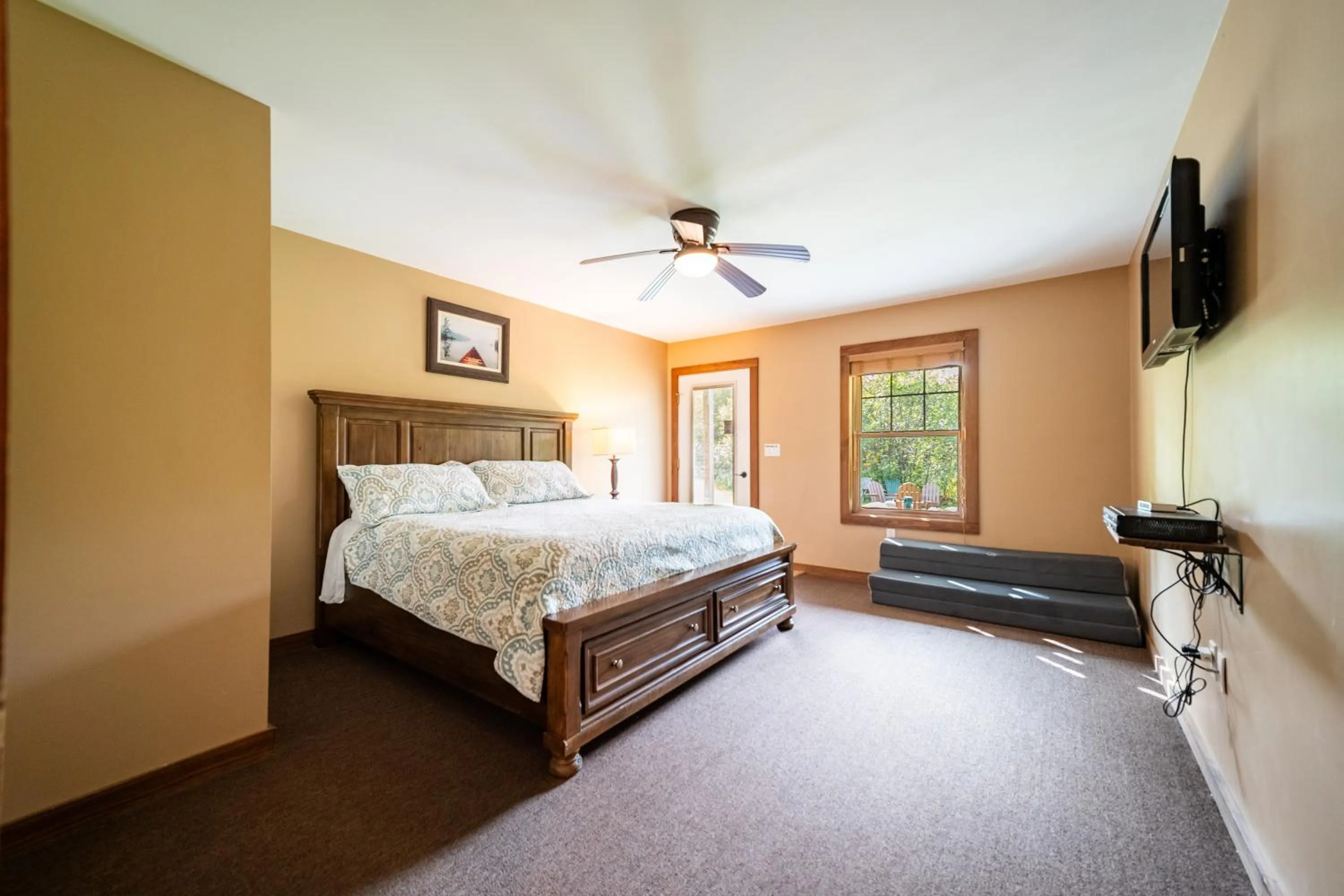 Bed in Lookout Mountain Chalet