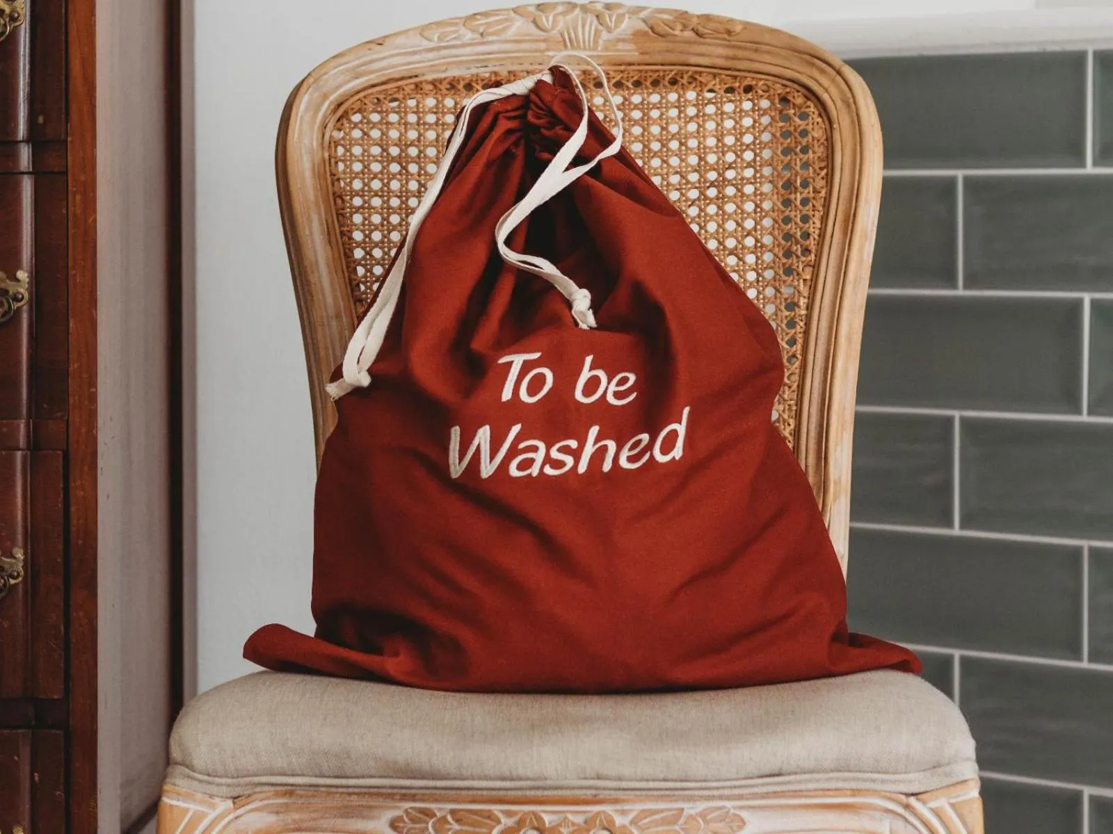 Decorative detail in Le Petit Paris