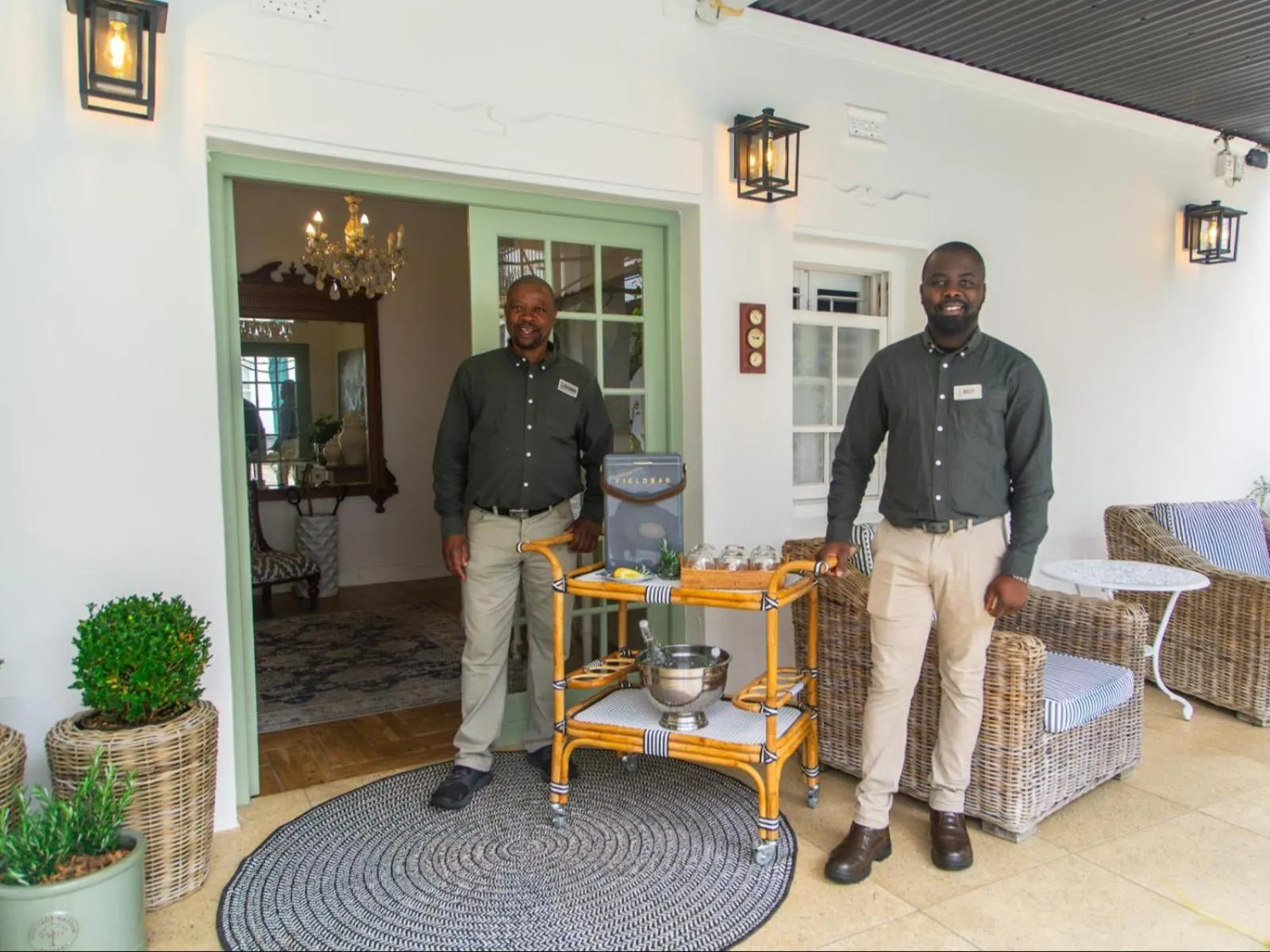 Facade/entrance in Le Petit Paris