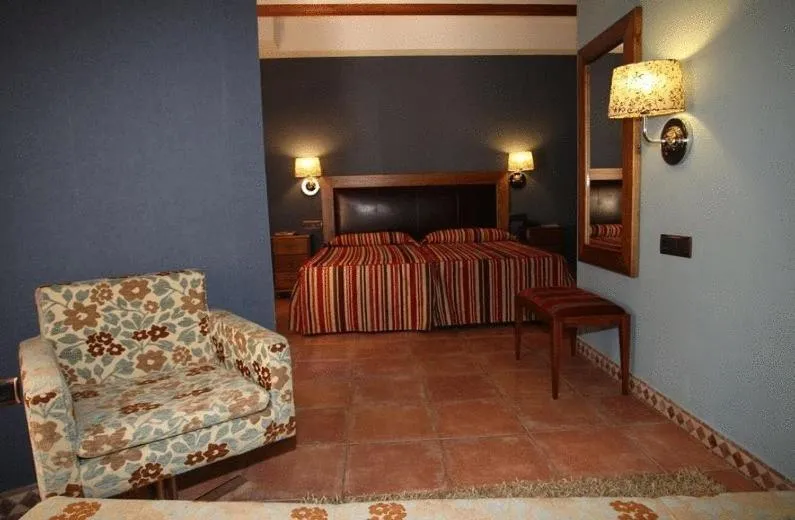 Photo of the whole room, Bed in Hotel Con Encanto La Façana