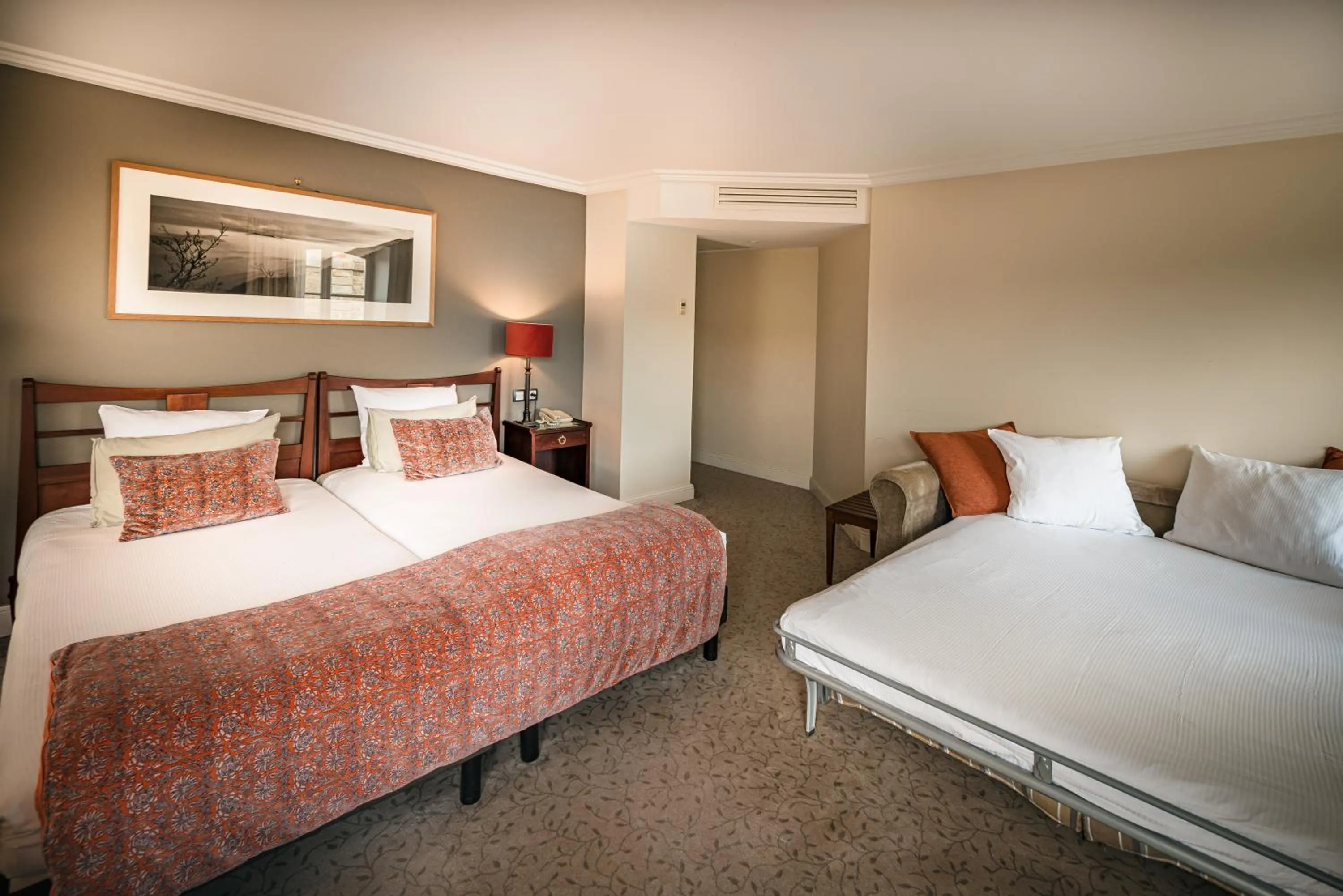 Bed in Hôtel France et Chateaubriand