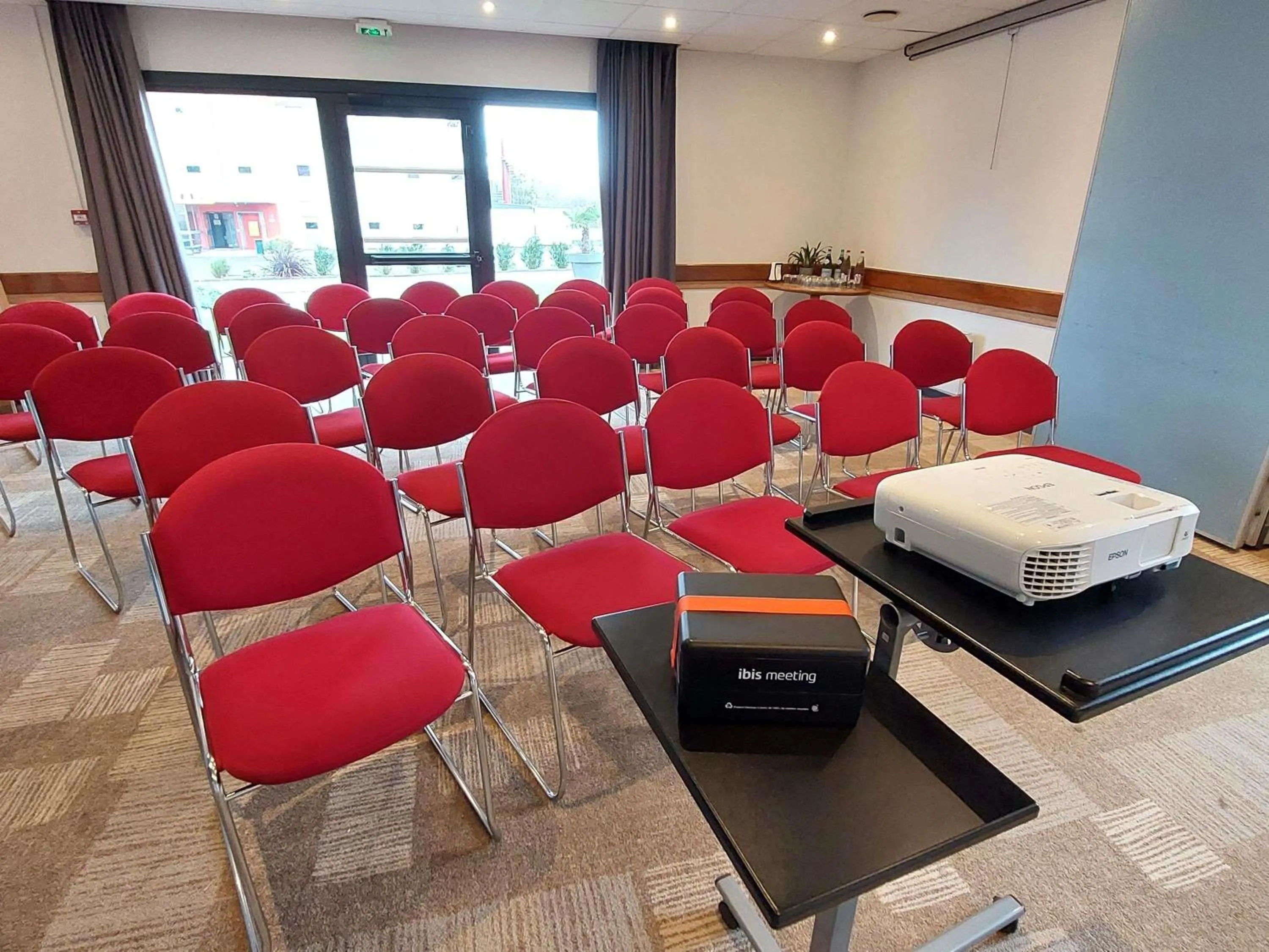 Meeting/conference room in Ibis Avranches Baie du Mont-Saint-Michel