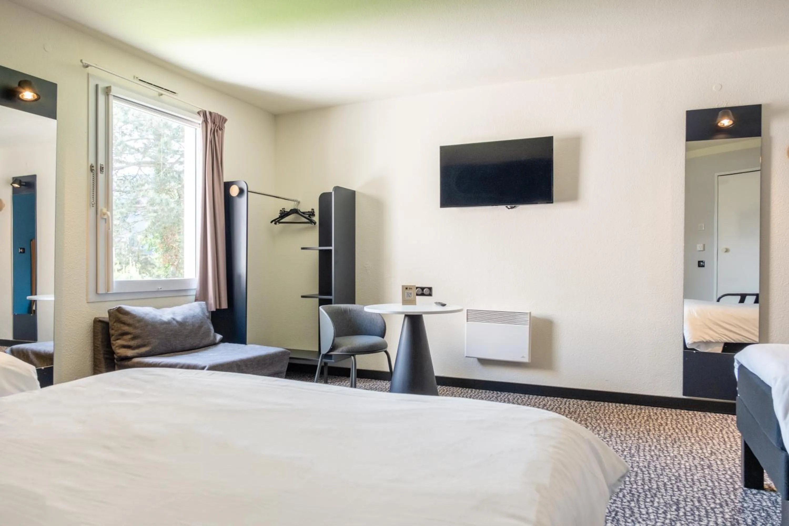 Bedroom, Bed in Ibis Avranches Baie du Mont-Saint-Michel