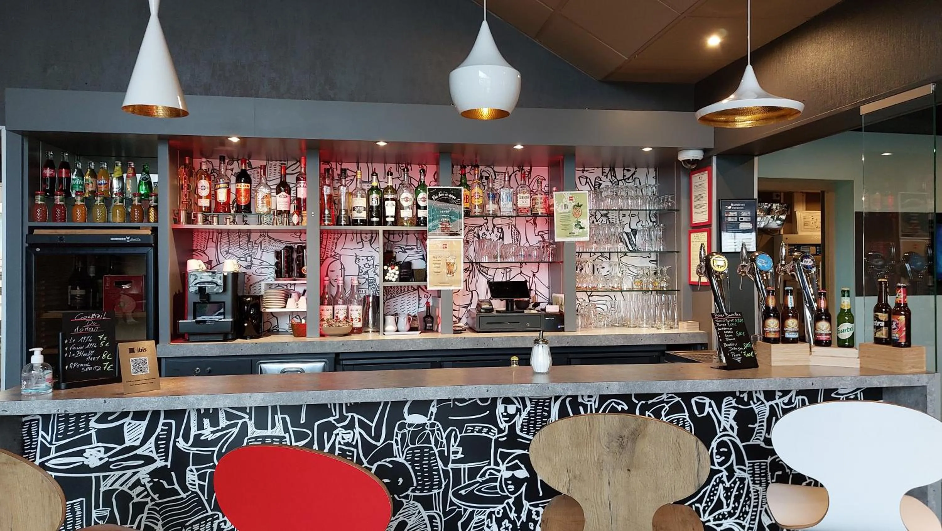 Patio in Ibis Avranches Baie du Mont-Saint-Michel