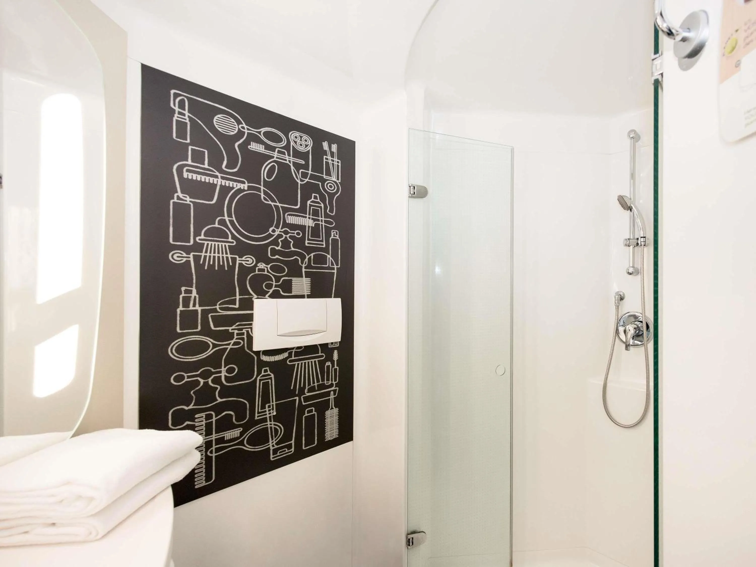 Bedroom in Ibis Avranches Baie du Mont-Saint-Michel