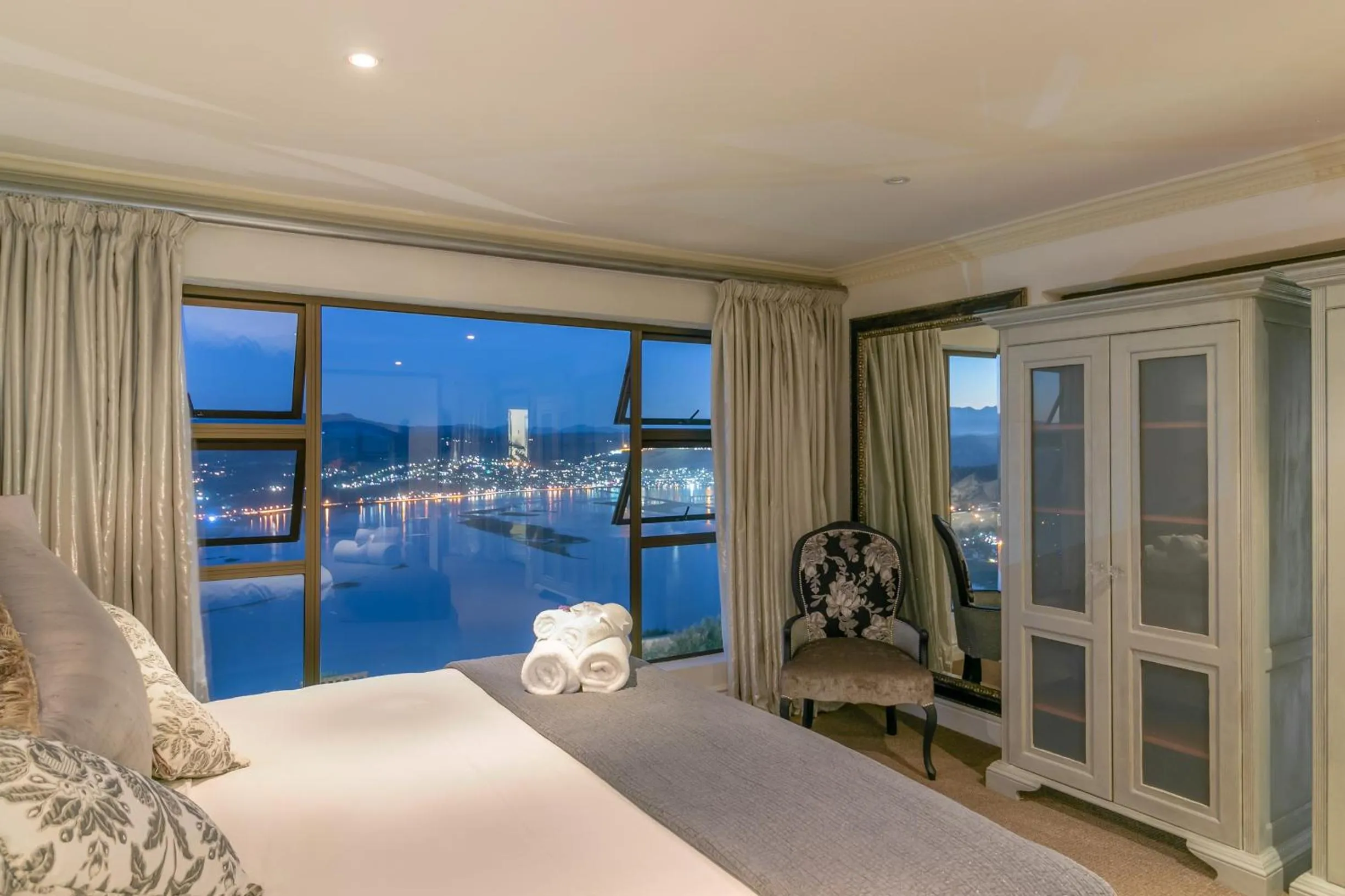 Bedroom, Bed in Villa Castollini