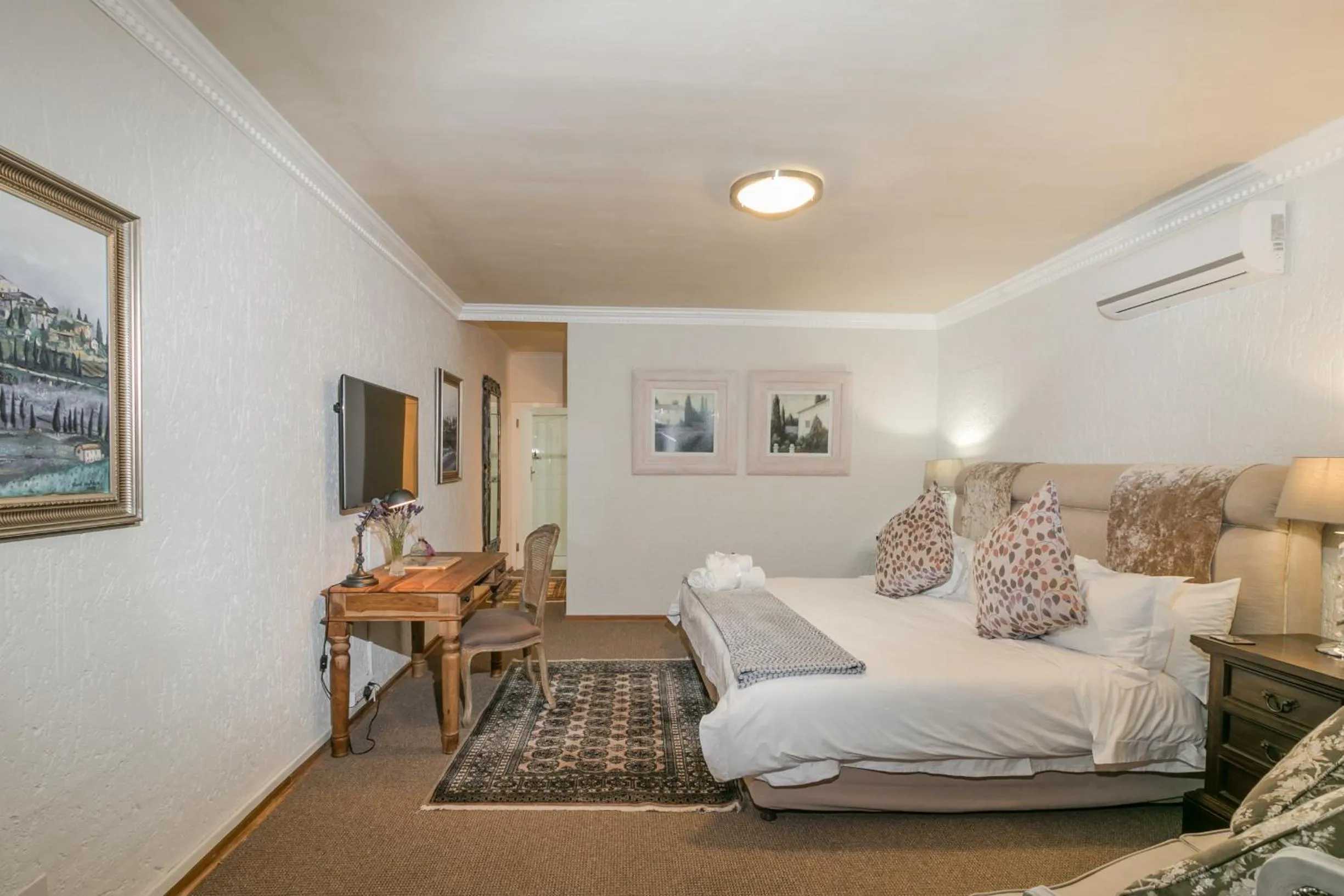 Photo of the whole room, Bed in Villa Castollini