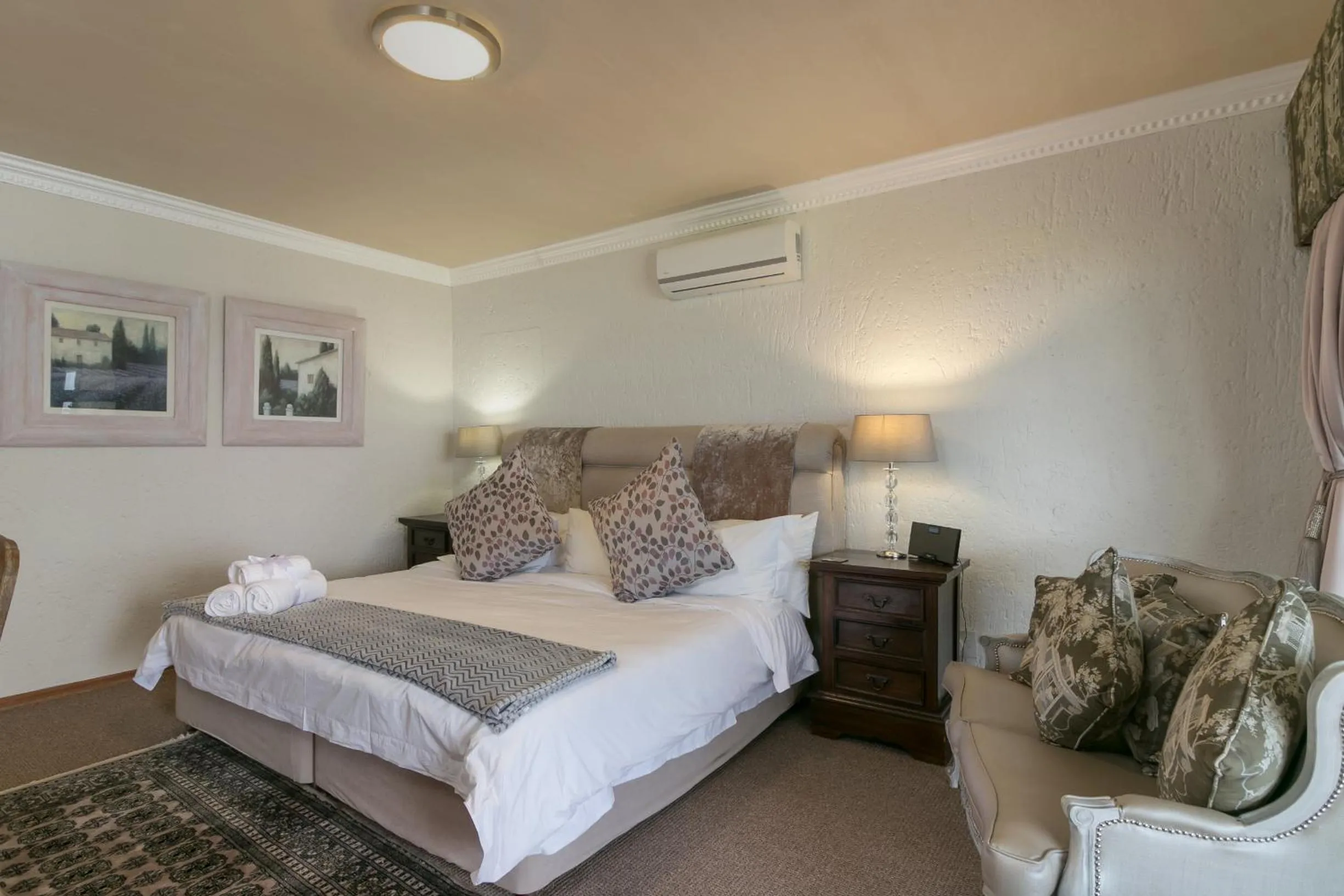 Bedroom, Bed in Villa Castollini