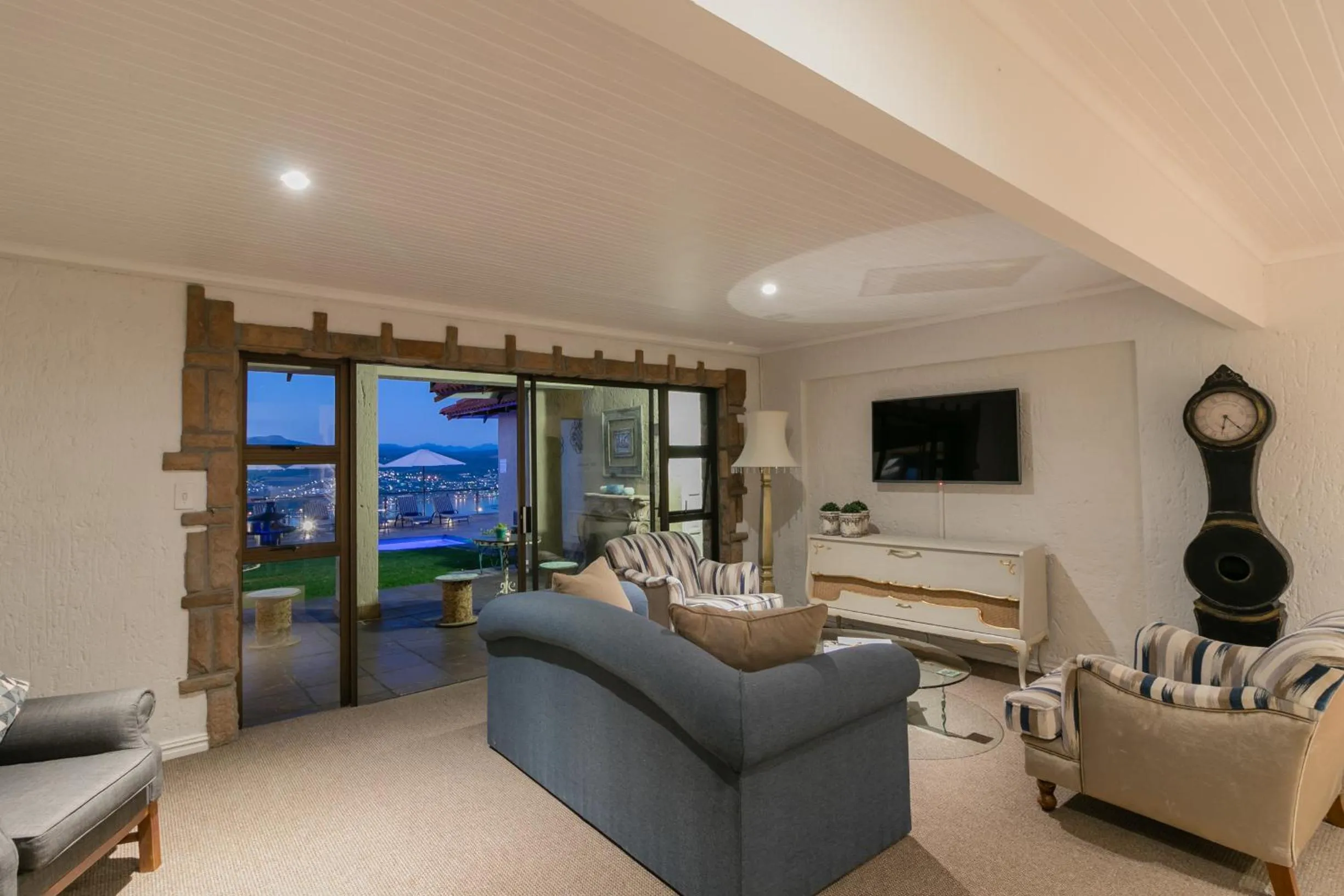 Communal lounge/ TV room in Villa Castollini