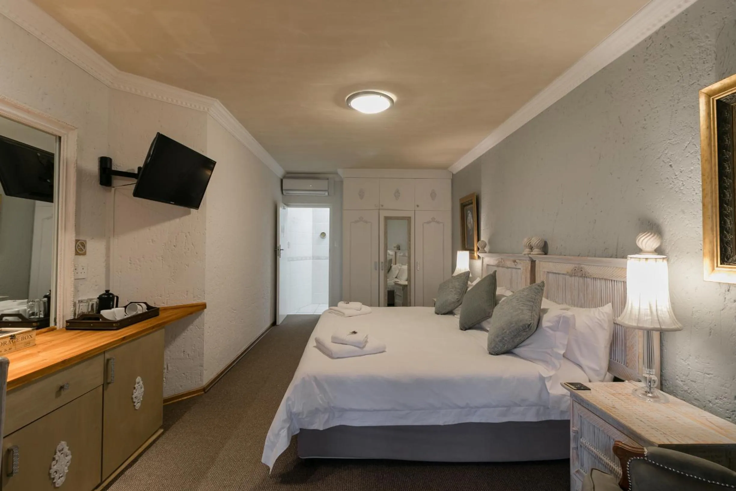 Photo of the whole room, Bed in Villa Castollini