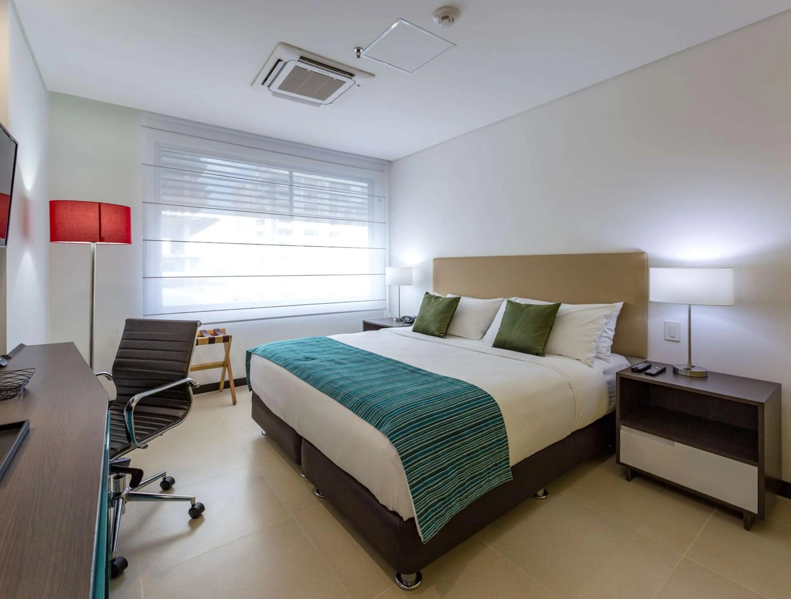 Photo of the whole room, Bed in Park Inn by Radisson Barrancabermeja