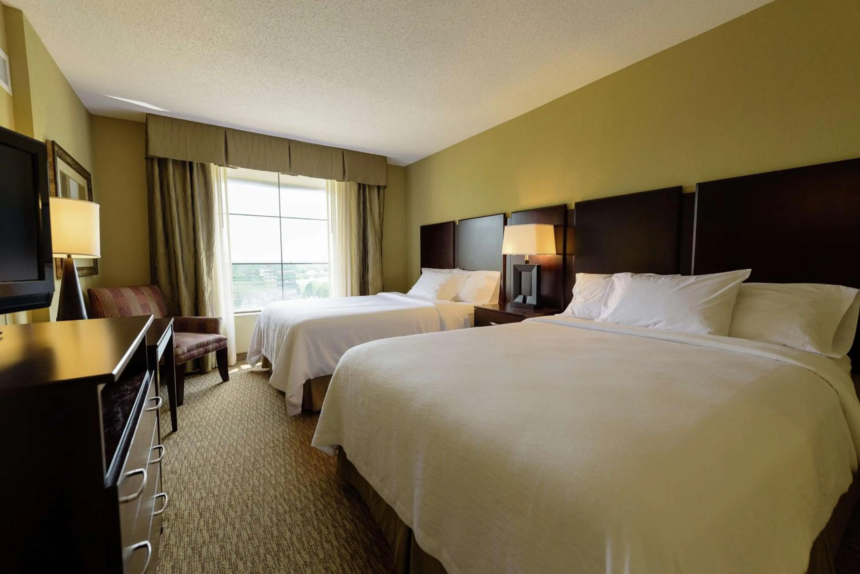 Bedroom, Bed in Embassy Suites by Hilton Minneapolis North