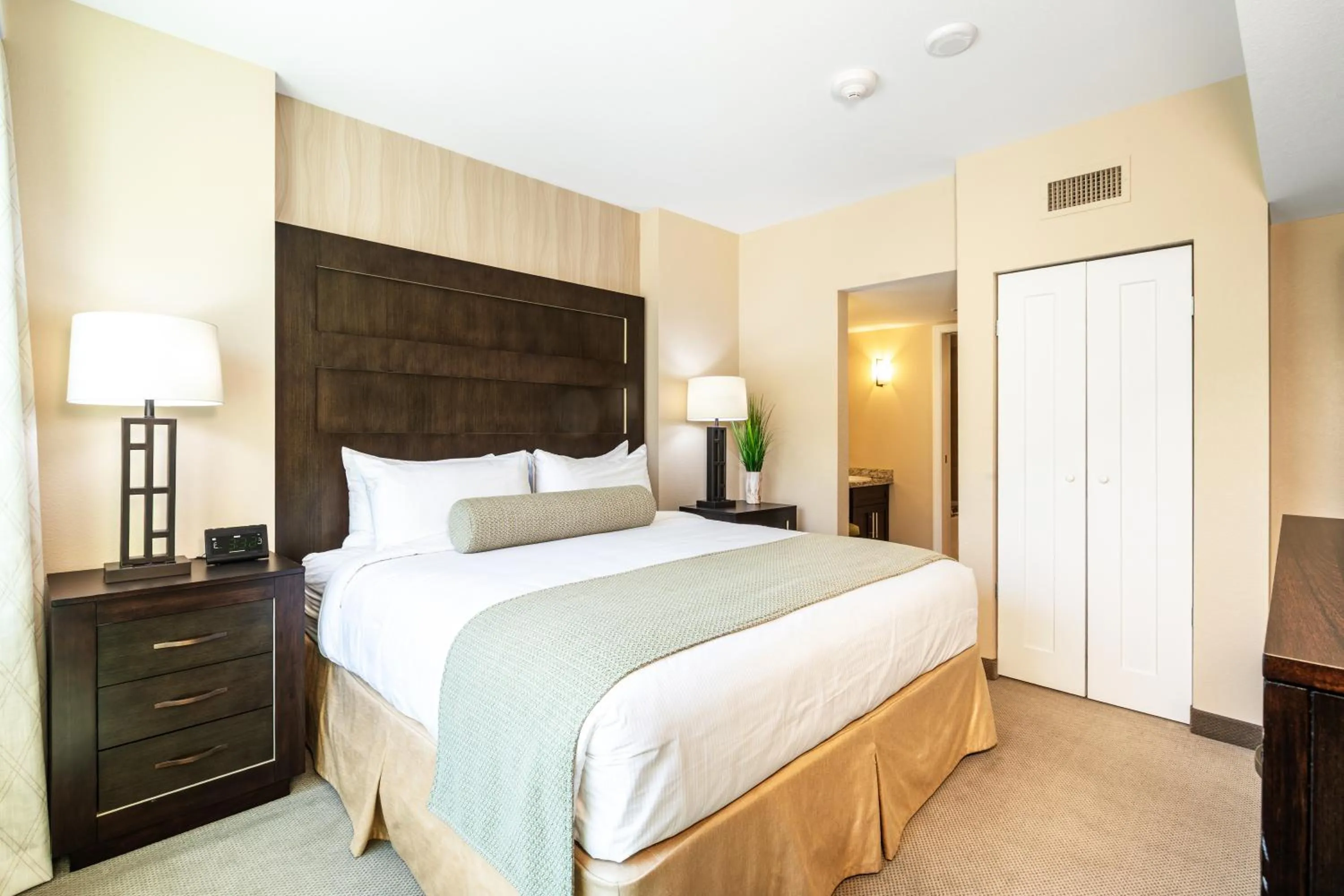 Bedroom, Bed in The Berkley, Las Vegas