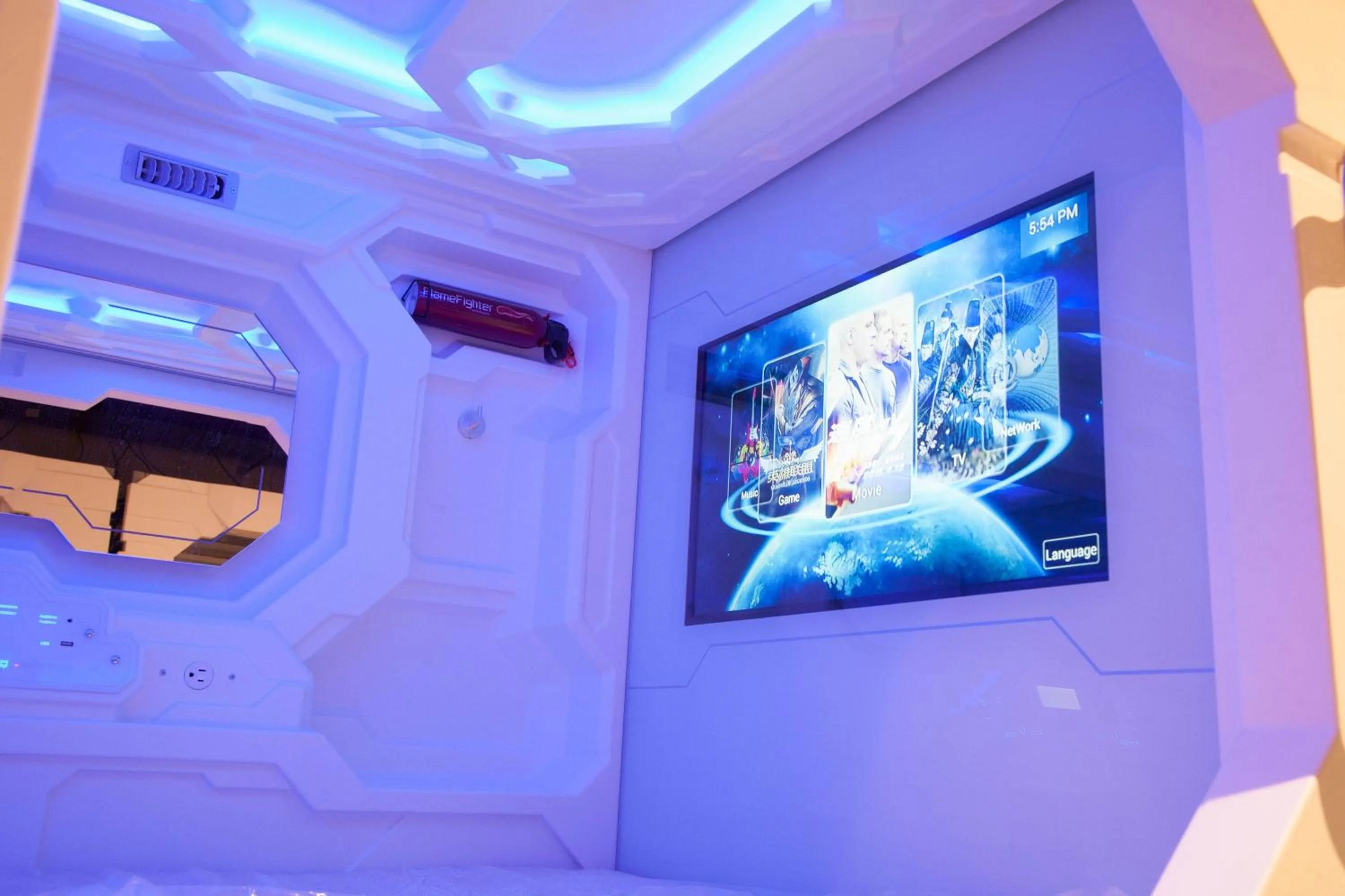 TV and multimedia in Izzzleep Aeropuerto Terminal 1