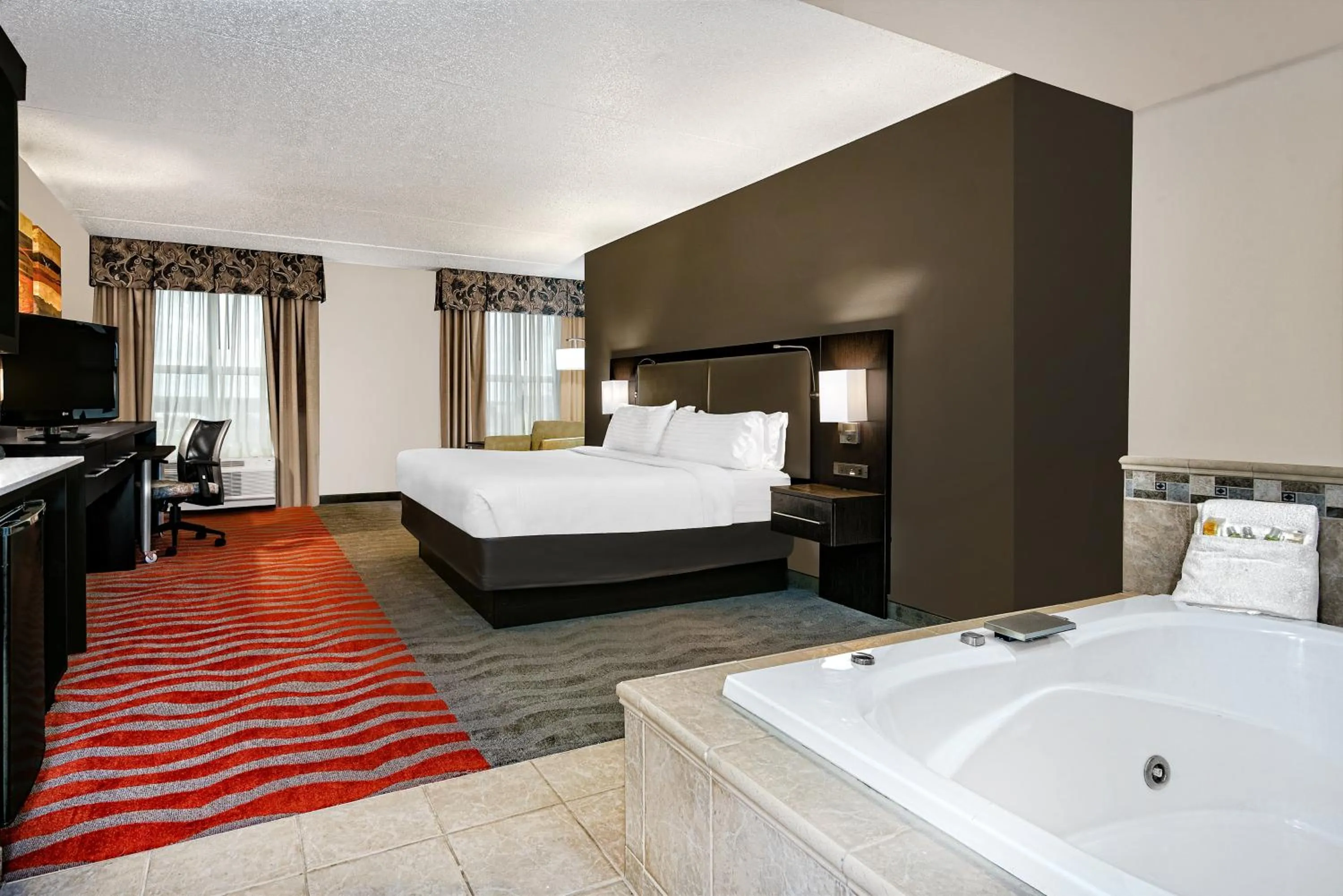 Photo of the whole room, Bed in Holiday Inn & Suites College Station-Aggieland by IHG