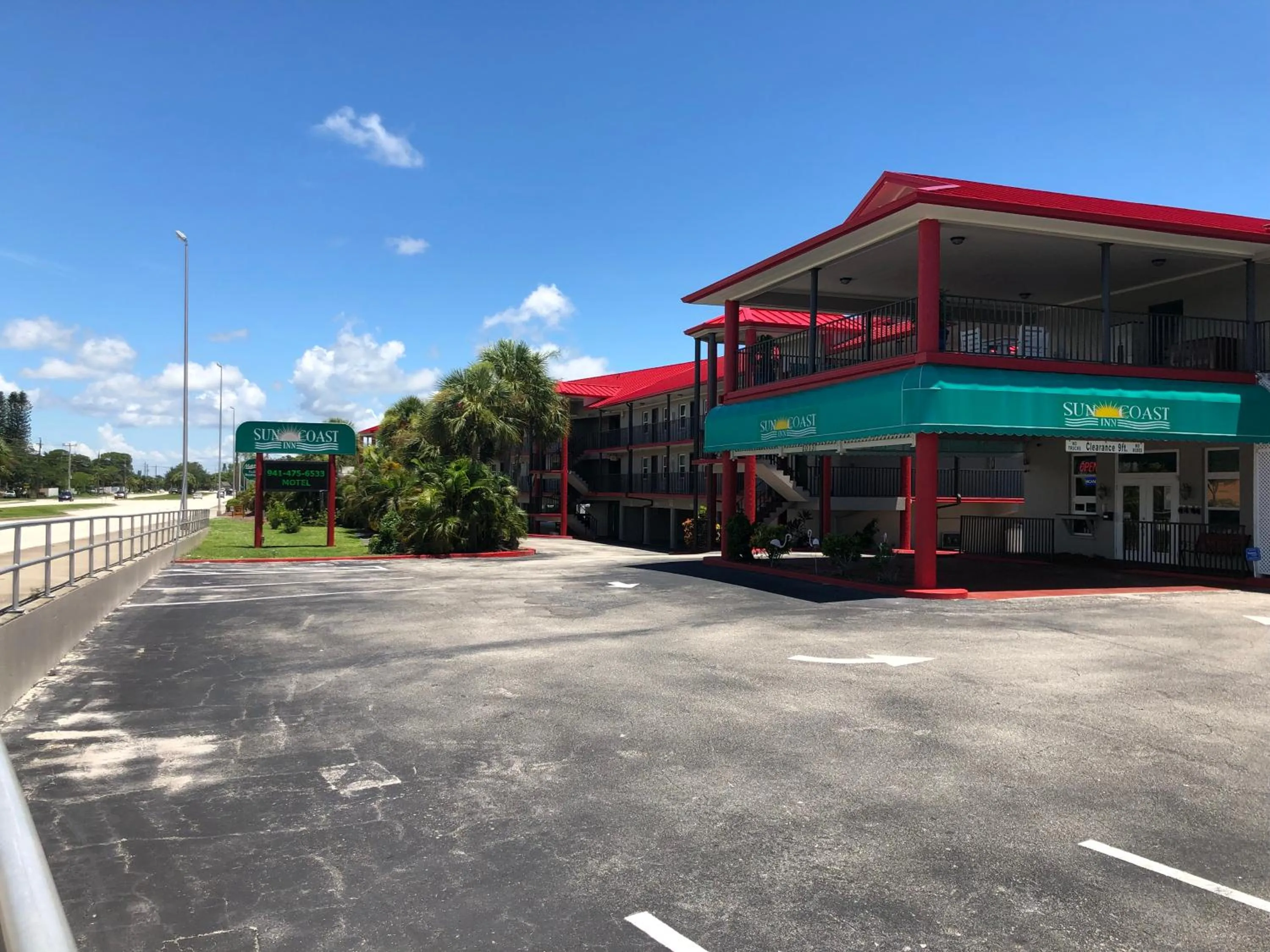 Property building in Sun Coast Inn