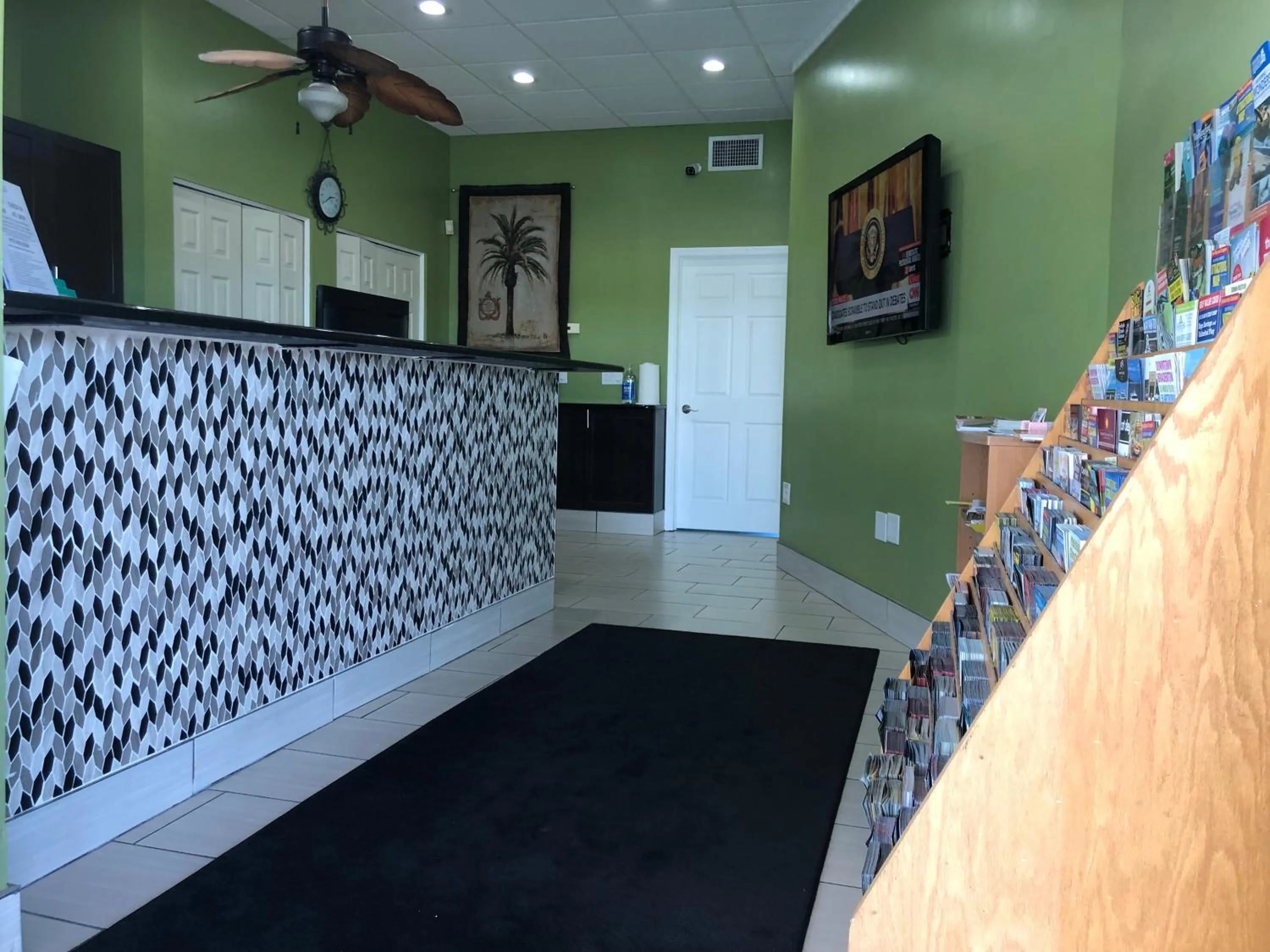 Lobby or reception in Sun Coast Inn