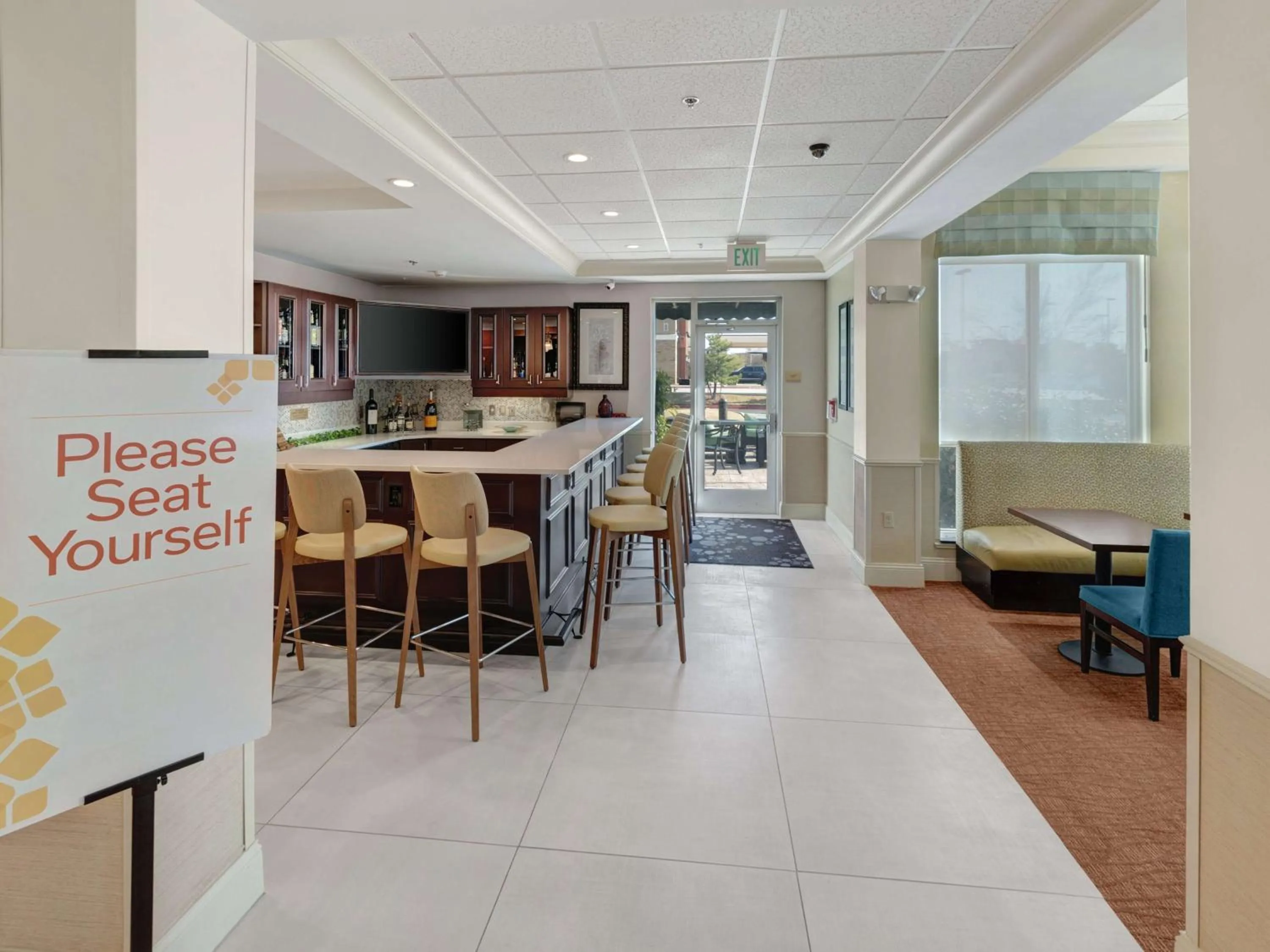 Lounge or bar in Hilton Garden Inn Oklahoma City North Quail Springs