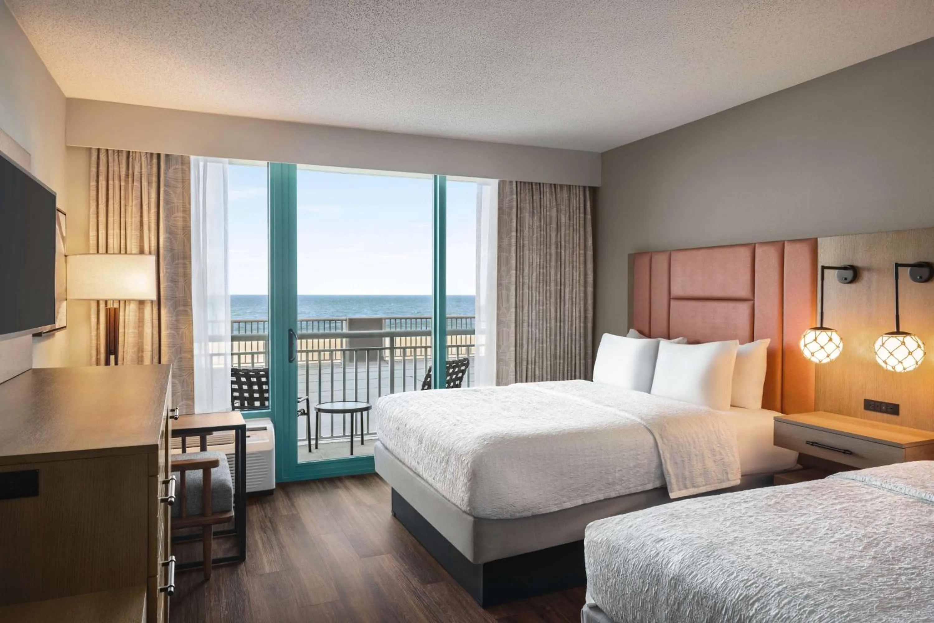 Bed in Hampton Inn Virginia Beach-Oceanfront South
