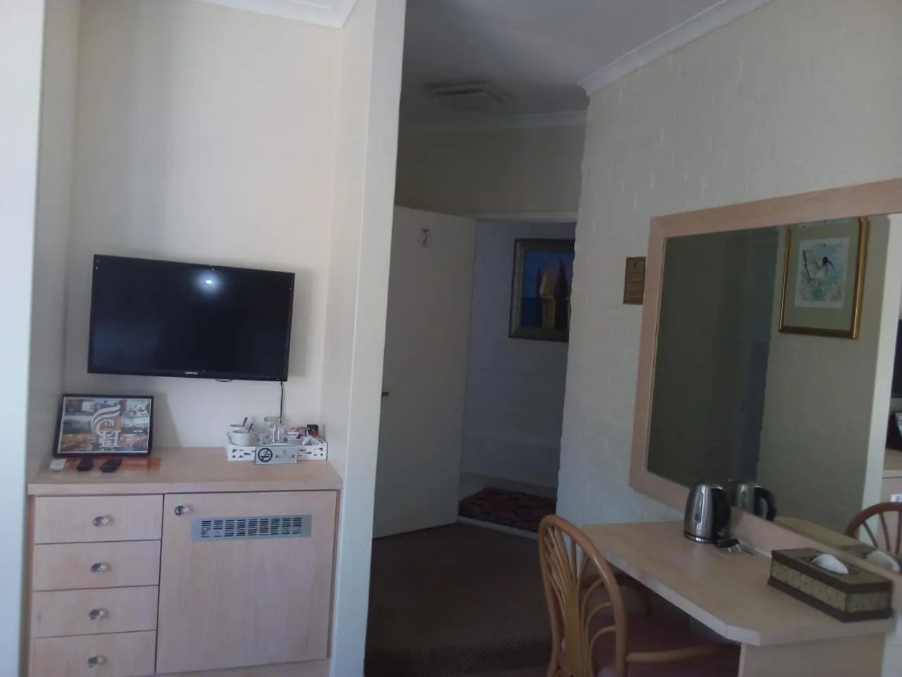 TV and multimedia in Cinnamon House Bed & Breakfast